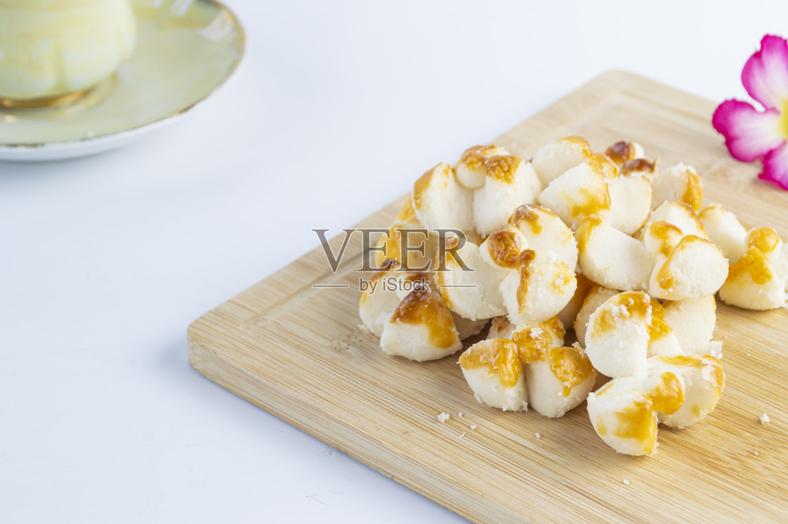 由小麦粉和糖制成的泰国甜点。照片摄影图片