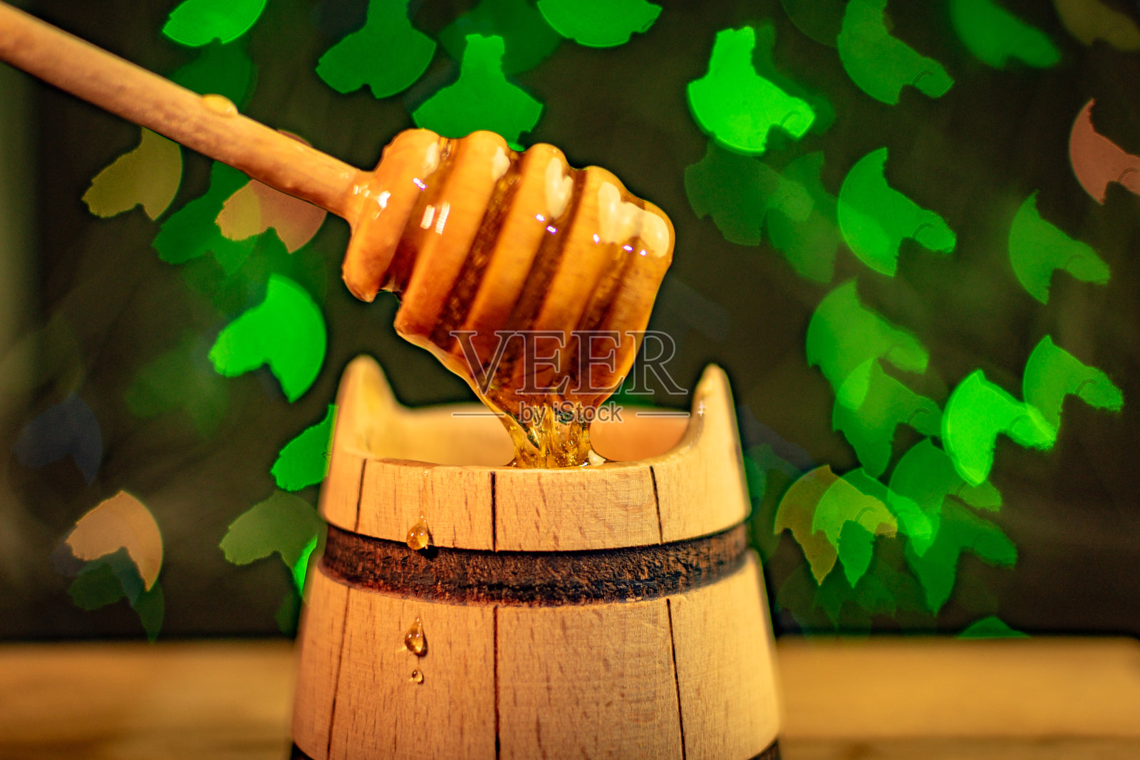 静物与一小桶蜂蜜照片摄影图片