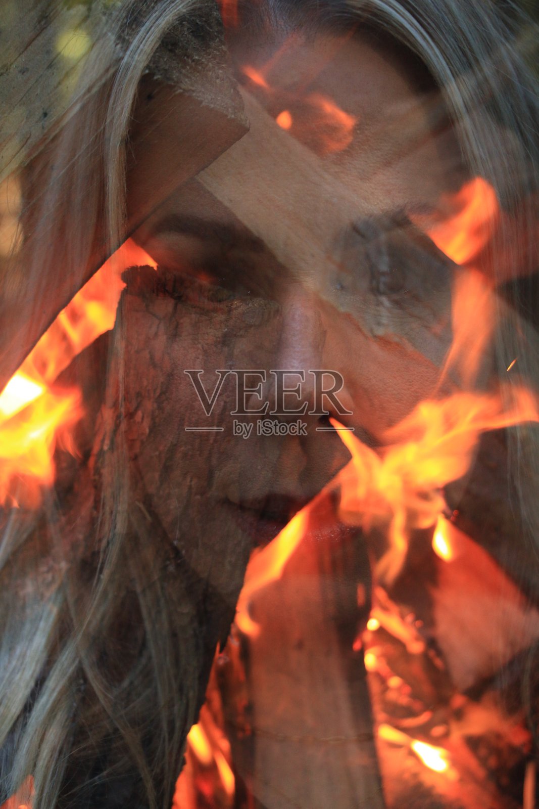 着火的女巫照片摄影图片