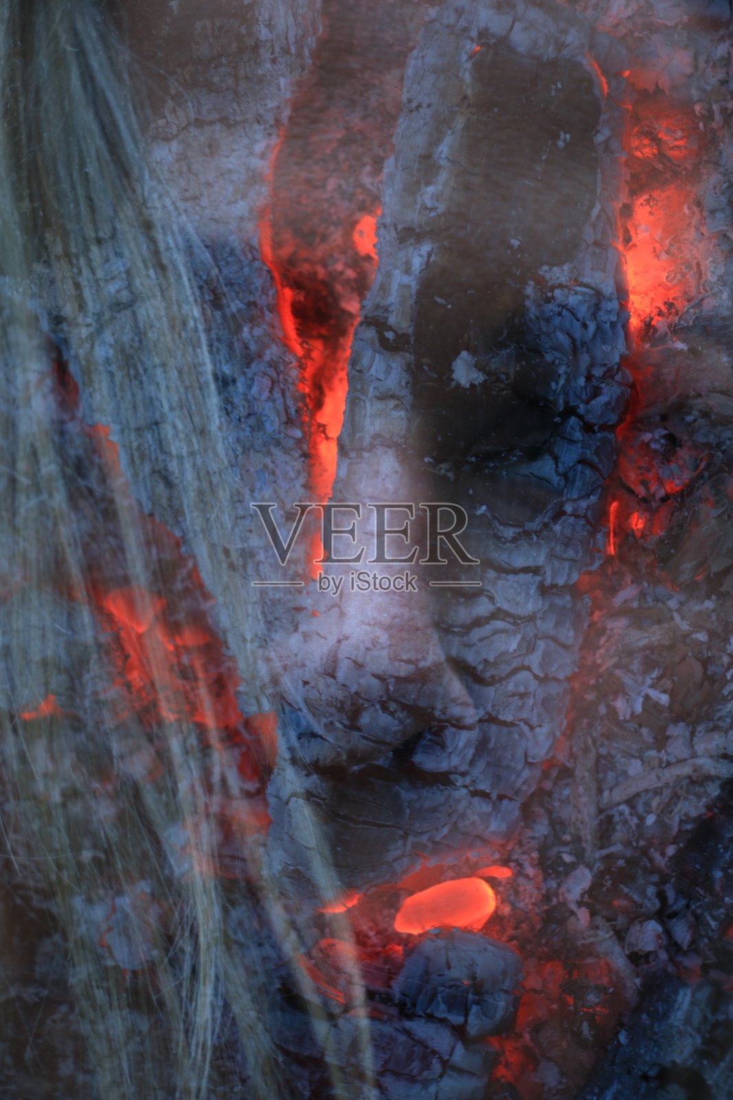 着火的脸照片摄影图片