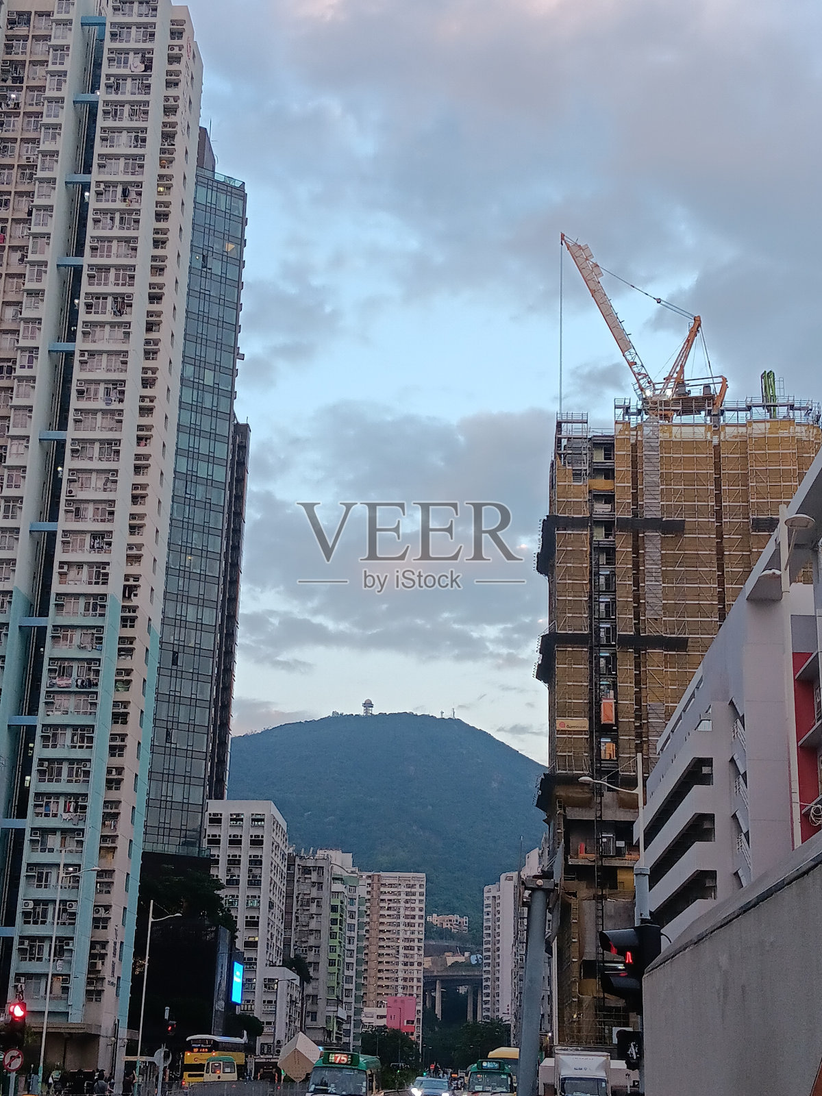 朝山的房子正在建造中照片摄影图片