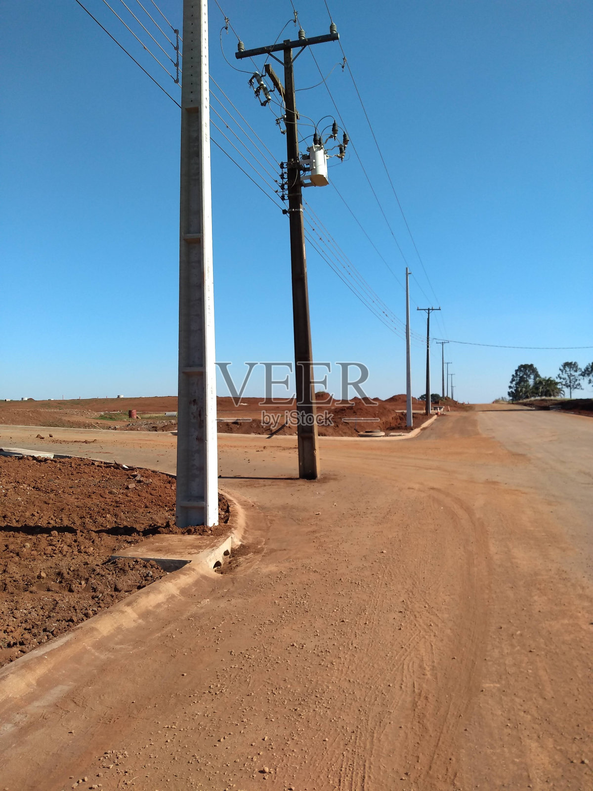 路中间的灯柱照片摄影图片