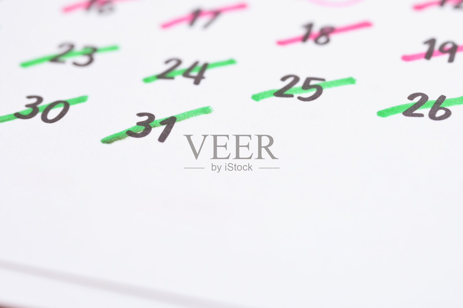 每月最后一天的白色日历，概念新年和倒计时照片摄影图片