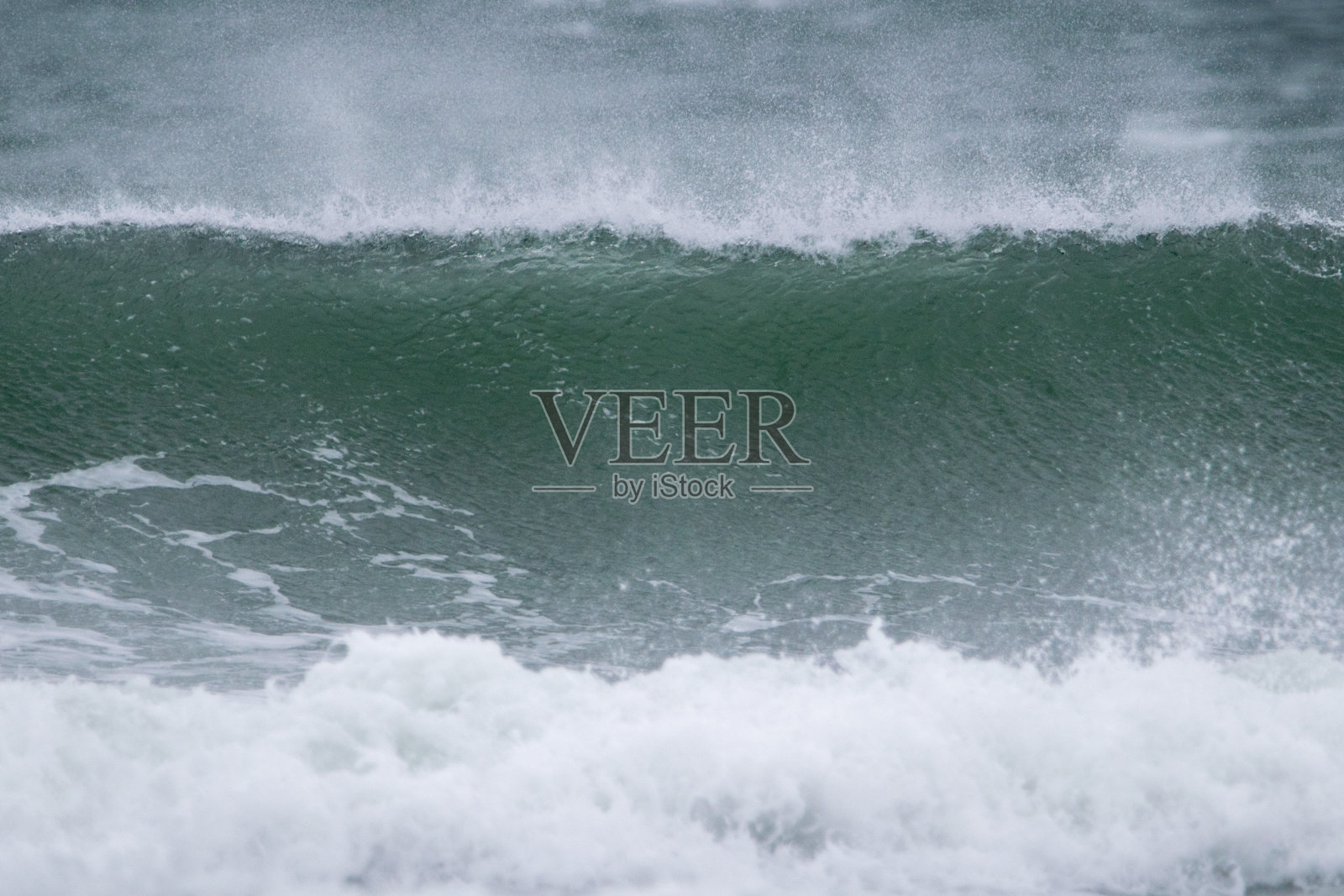 朱迪思角的冬日海浪照片摄影图片