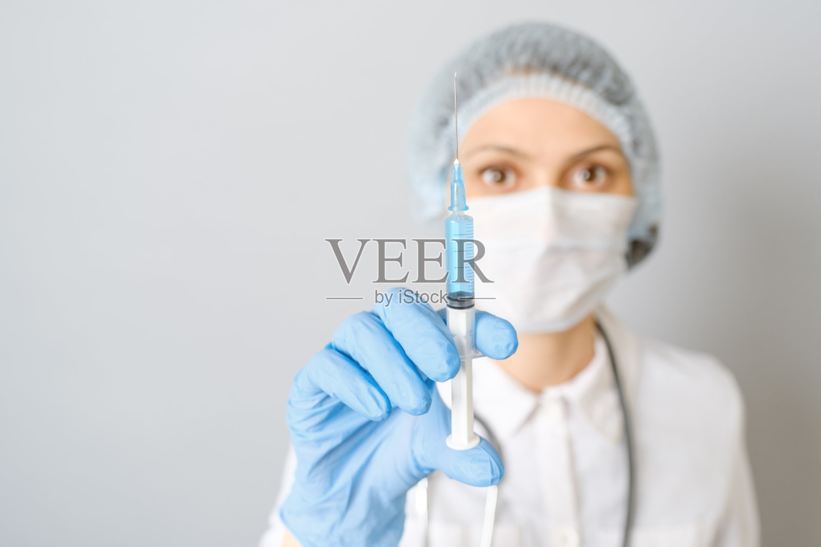 穿着医疗服的年轻女子的肖像照片摄影图片