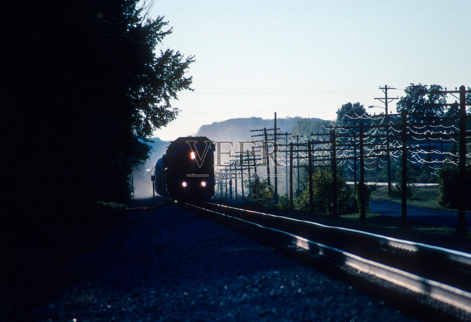 火车。背光货运照相机。1999照片摄影图片