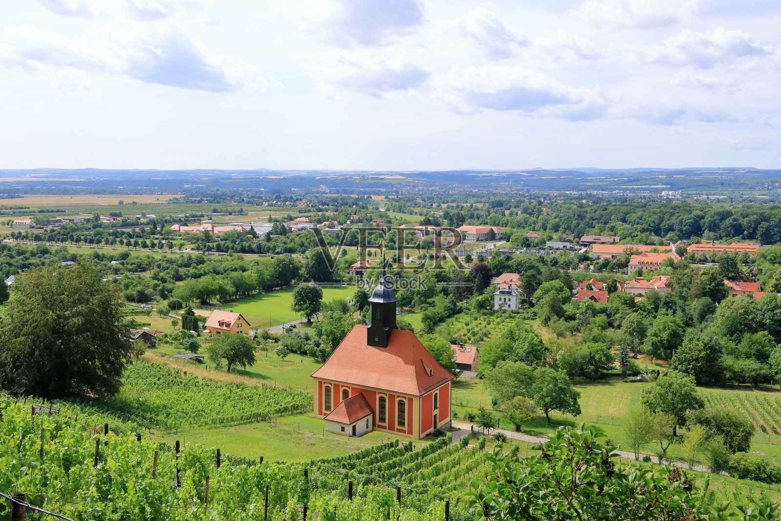 从皮尔尼茨葡萄园俯瞰德累斯顿照片摄影图片
