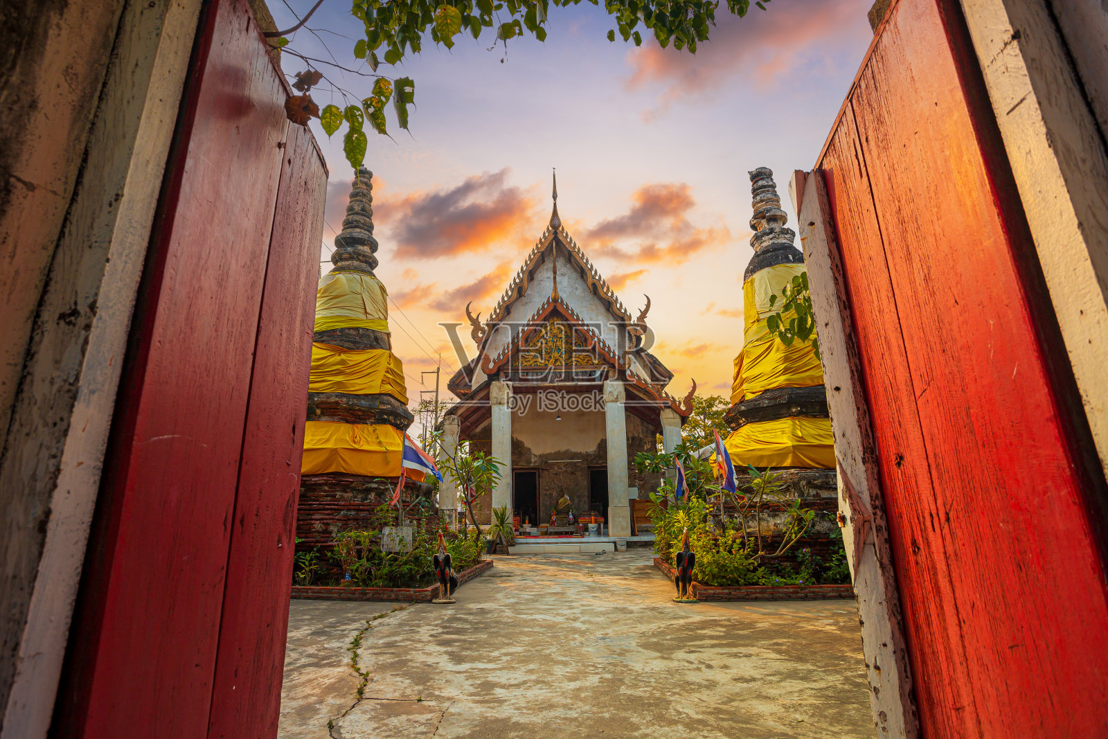 笏浩康是一座古老的教堂建筑，国王拉玛四世曾访问过它。教堂的山墙上有木雕。, Samut Sakhon,泰国照片摄影图片