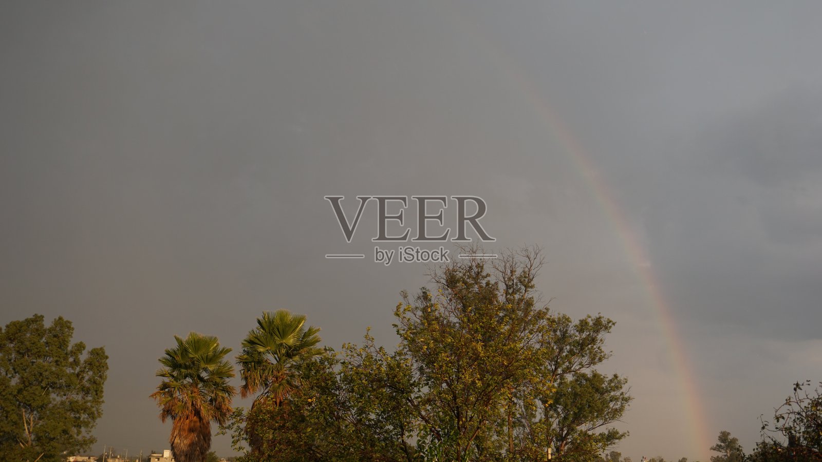 彩虹的两帧照片摄影图片