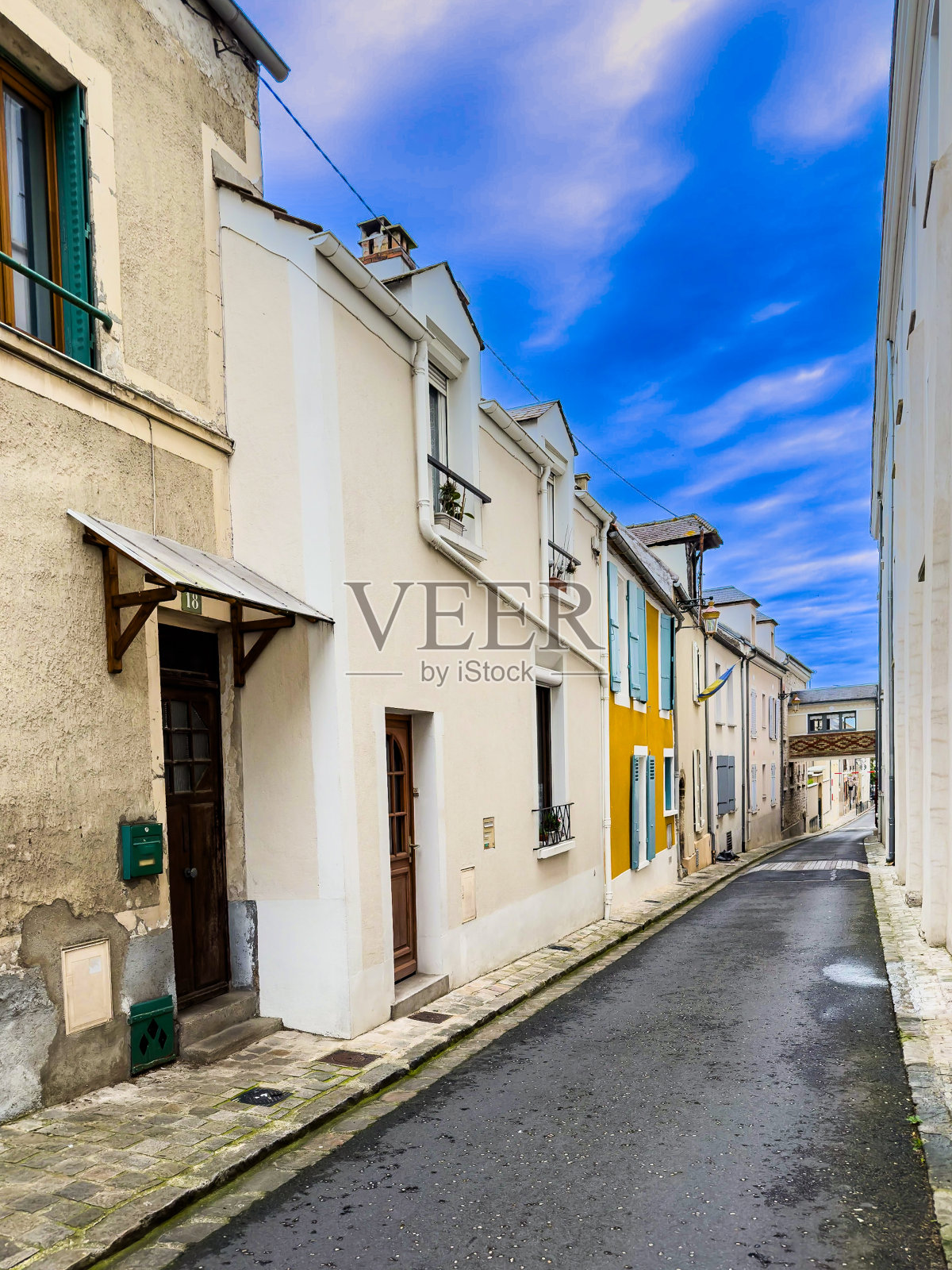 Etampes揭晓:探索古老村庄永恒的街道照片摄影图片