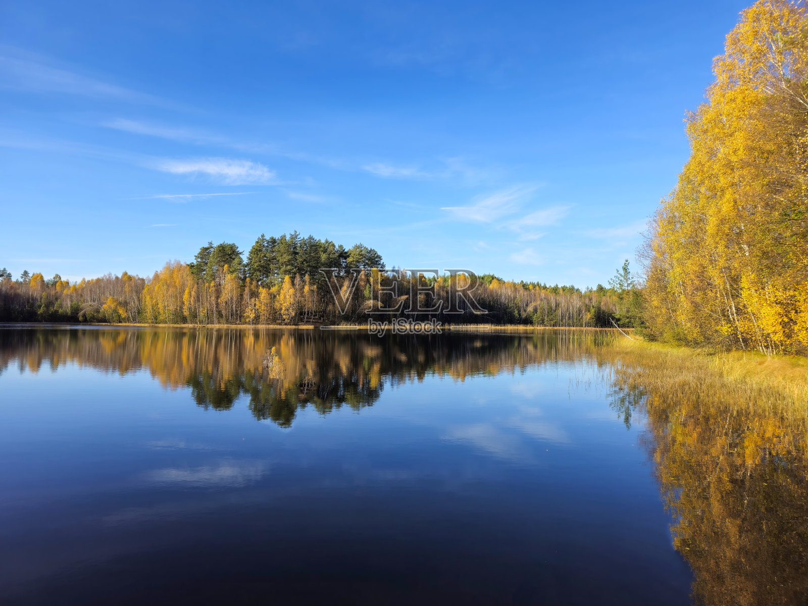 北欧秋湖的形象照片摄影图片
