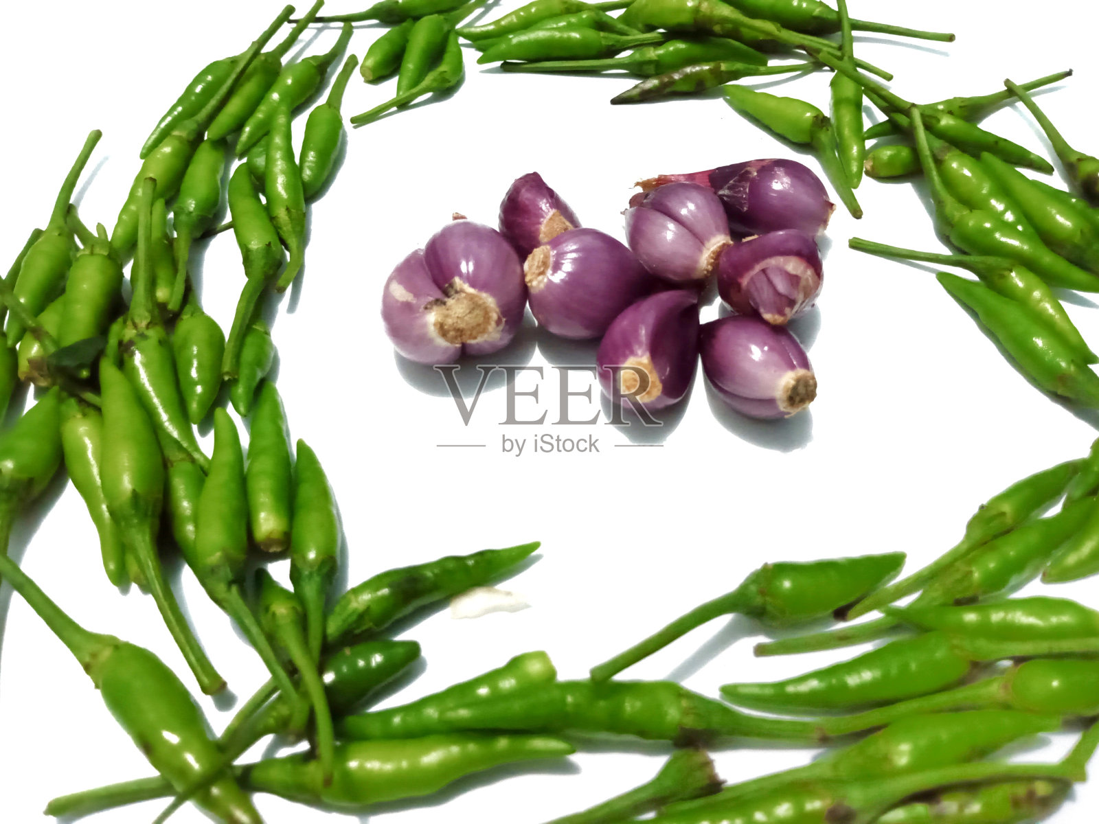 红洋葱和绿辣椒的概念图照片摄影图片