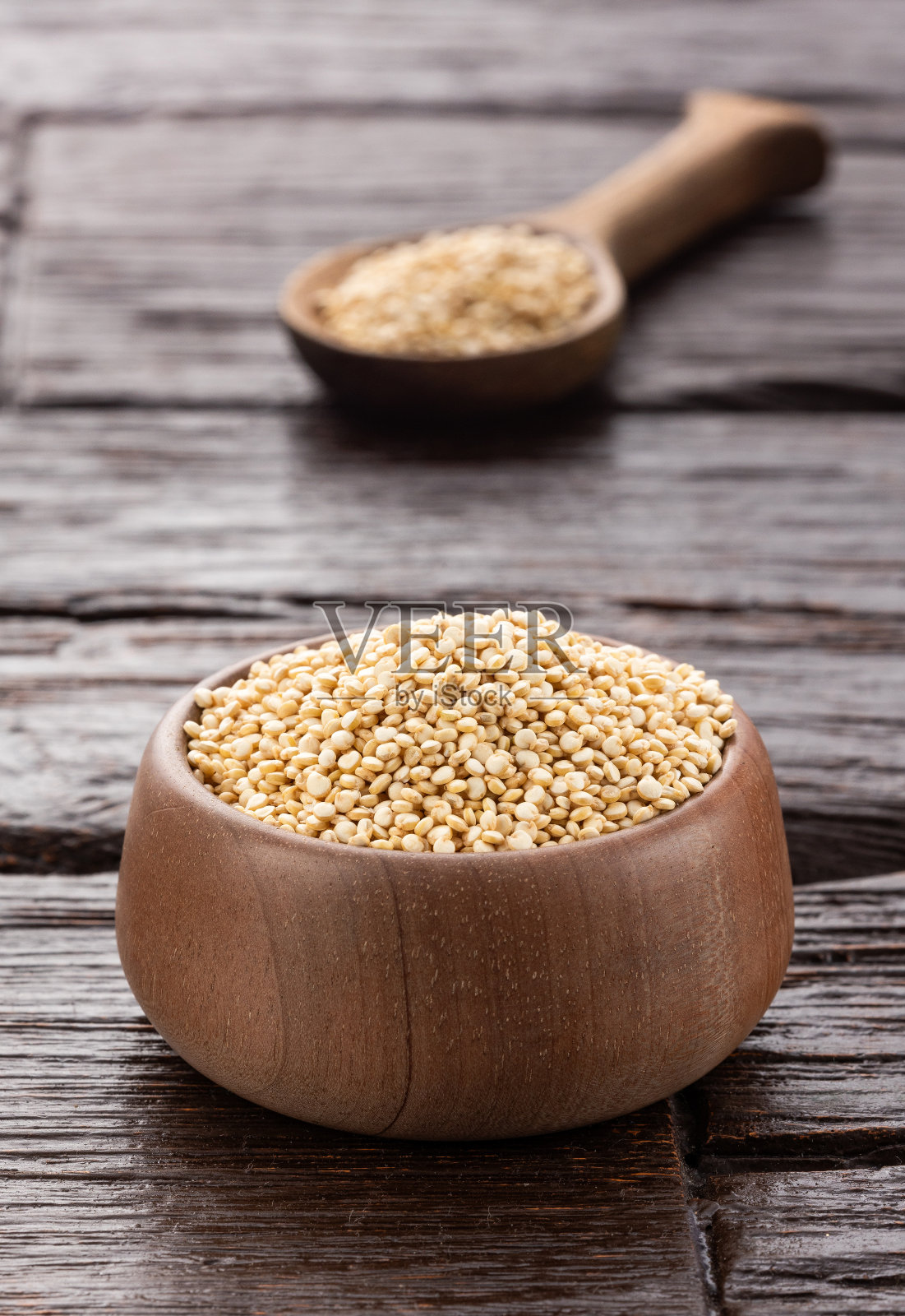 生白色有机藜麦种子-健康谷物照片摄影图片