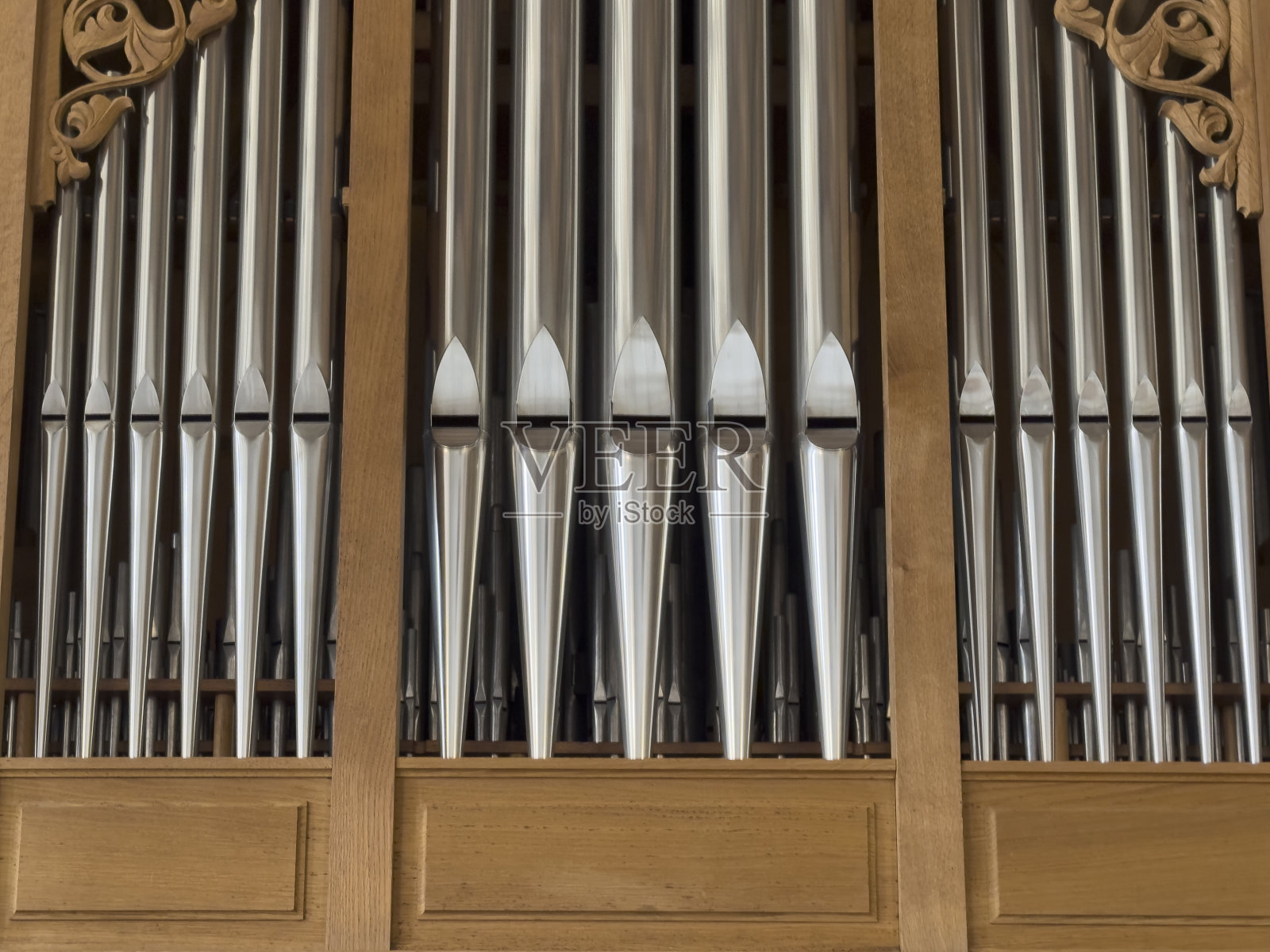 教堂里的管风琴照片摄影图片