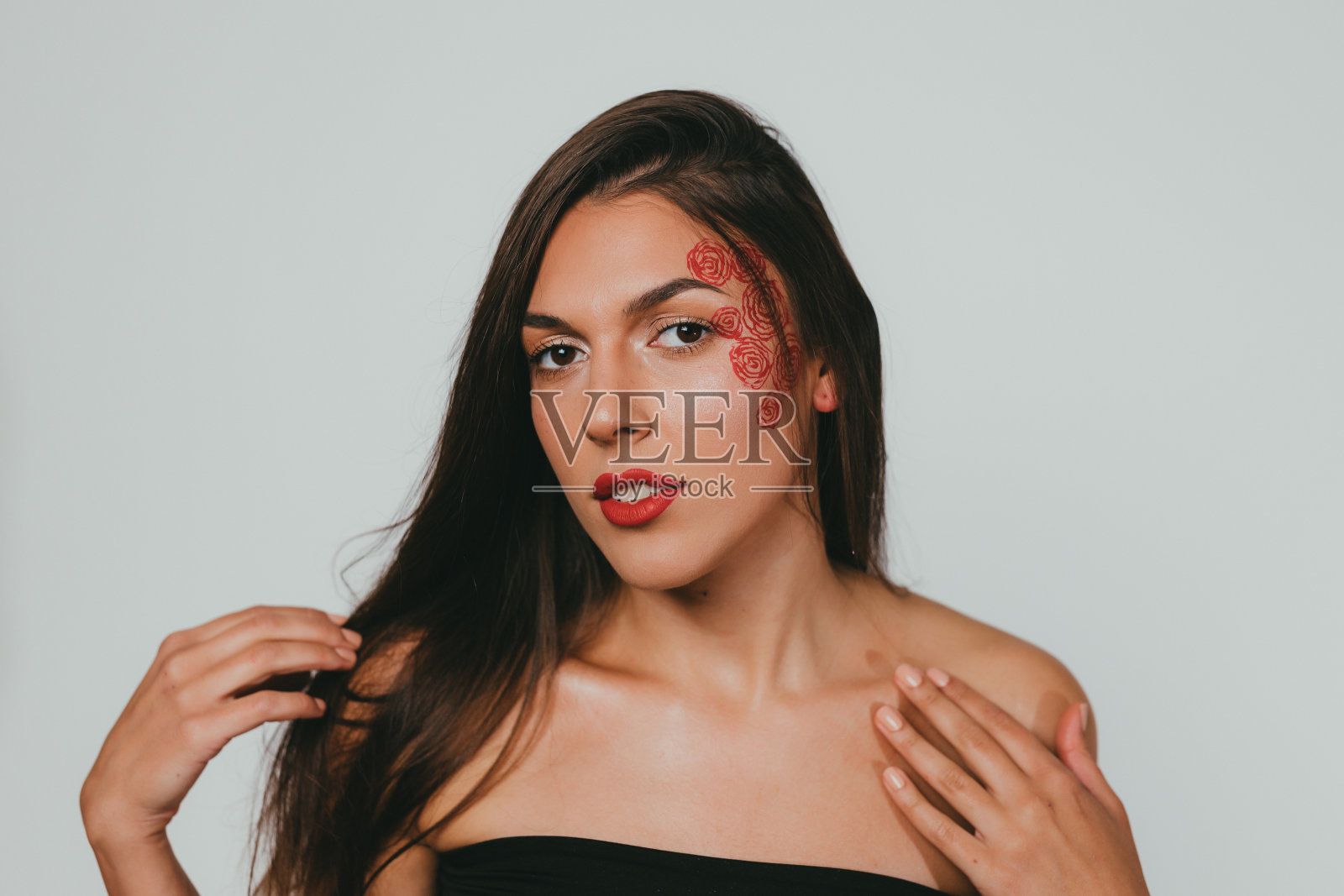 年轻女子化妆艺术照片摄影图片