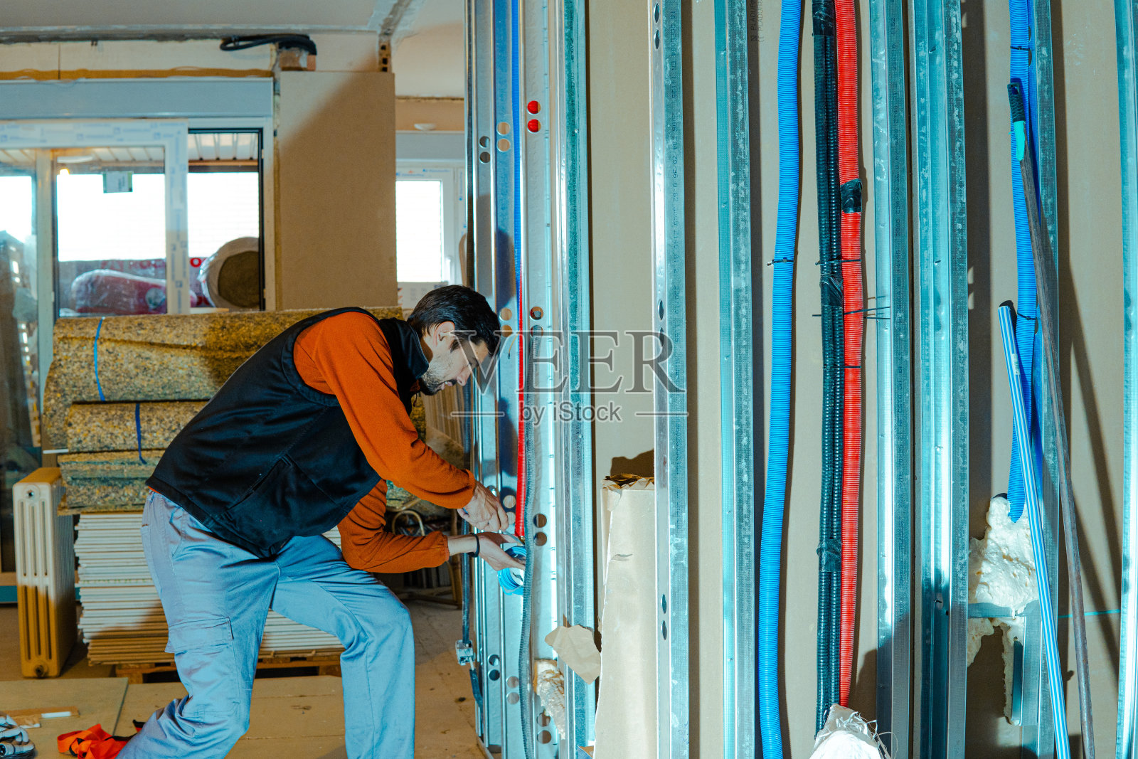 擅长装修，电气，木工，杂工，所有修理工作。正在翻新的房屋照片摄影图片