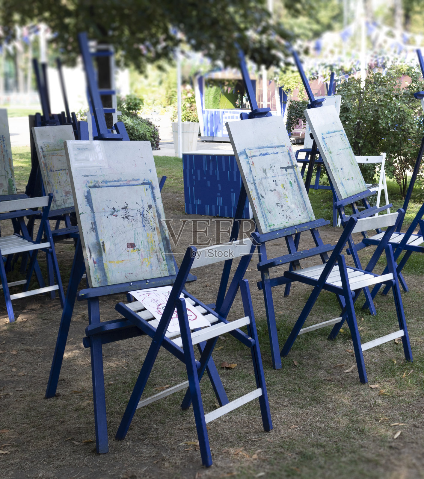 艺术设备:公园画架。照片摄影图片