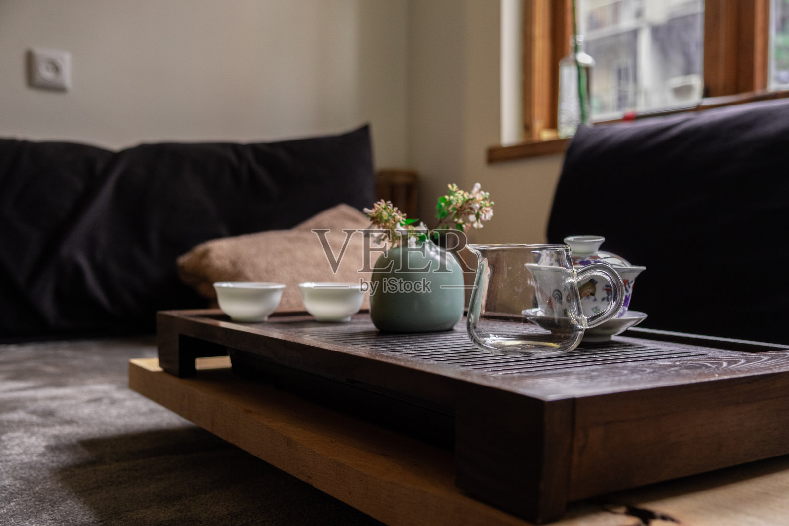 舒适的茶室内部与丰富的迷人的细节照片摄影图片