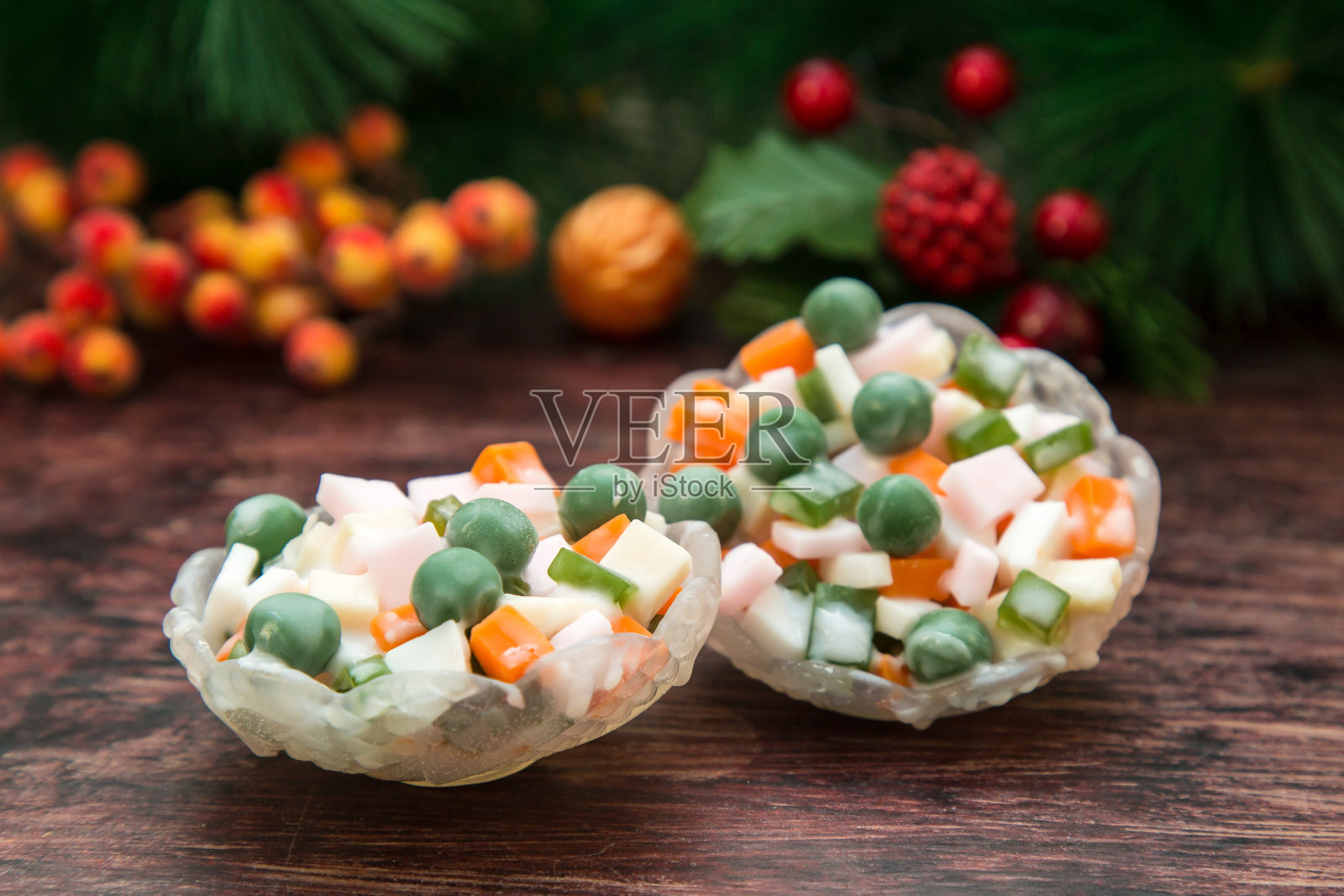 以沙拉和食物的形式制作的手工肥皂照片摄影图片