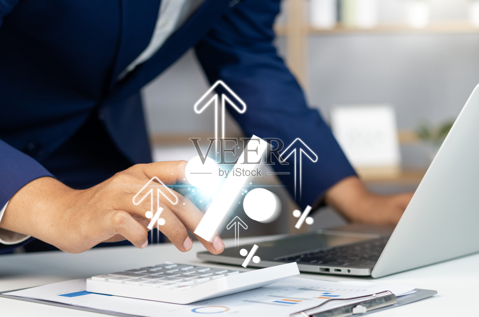 利率和股息收益概念，投资者计算利润和成本，长期增长的投资策略，退休计划财务成功。股市回报。经济照片摄影图片