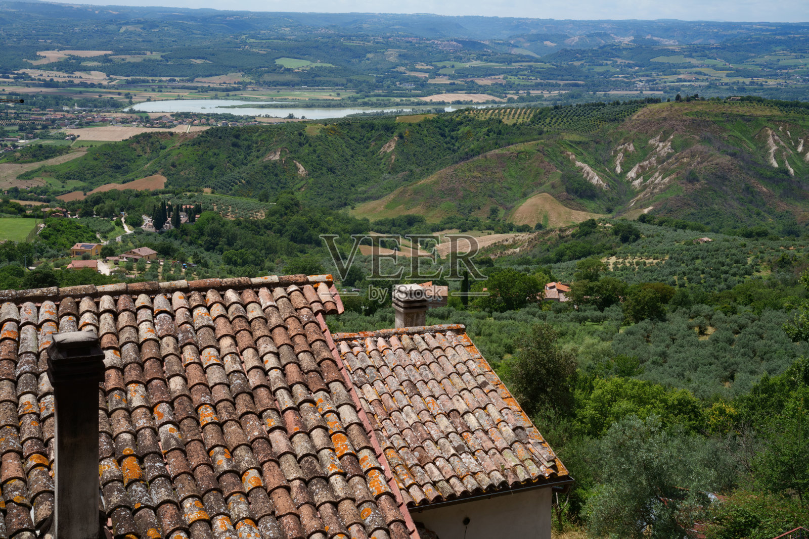 翁布里亚，蒙特基奥和卢尼亚诺附近的乡村景观照片摄影图片