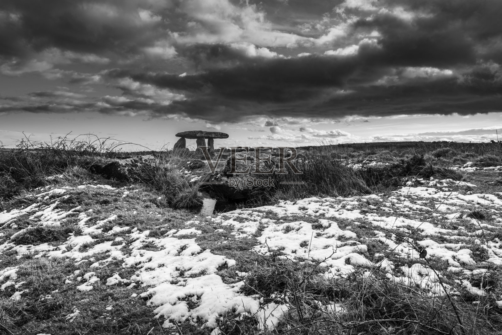 冬天的石碑石照片摄影图片