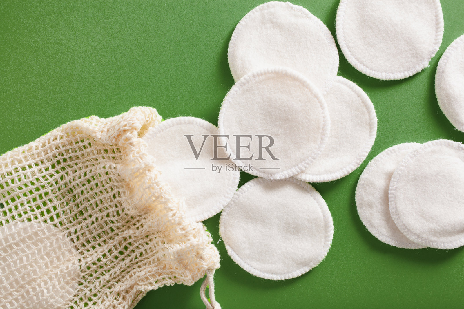 零废弃物环保卫生卫浴理念。可重复使用的化妆棉包，卸妆照片摄影图片