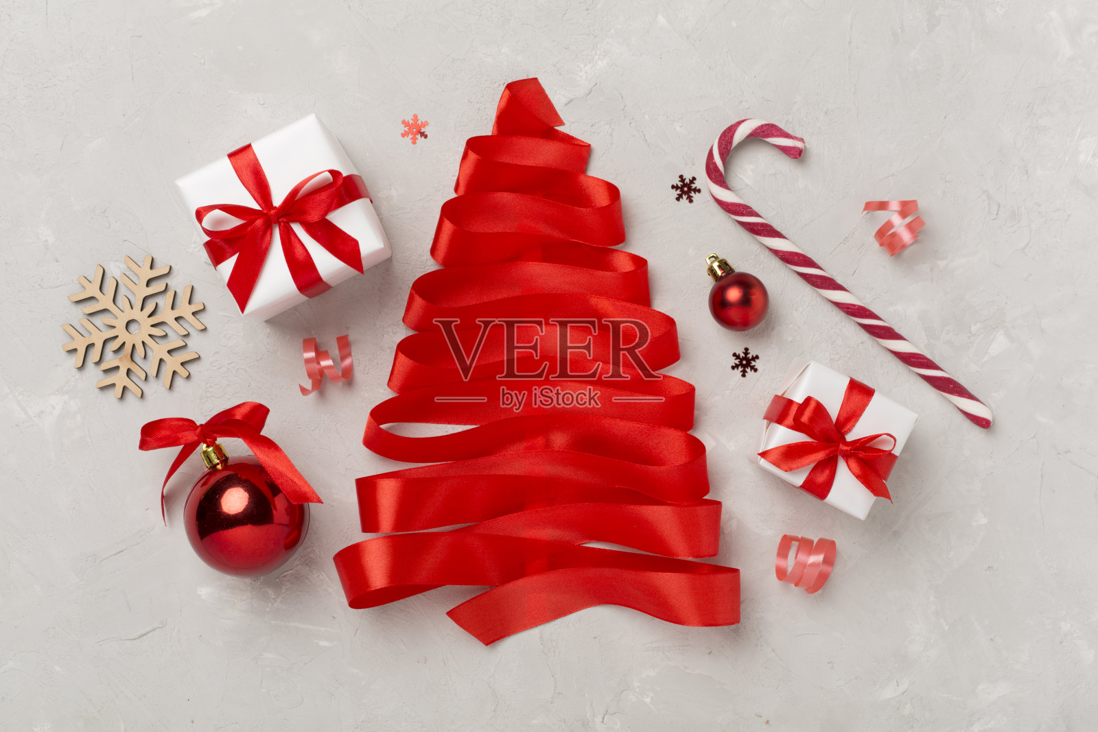 创意手工圣诞树装饰混凝土背景，顶部，视图照片摄影图片