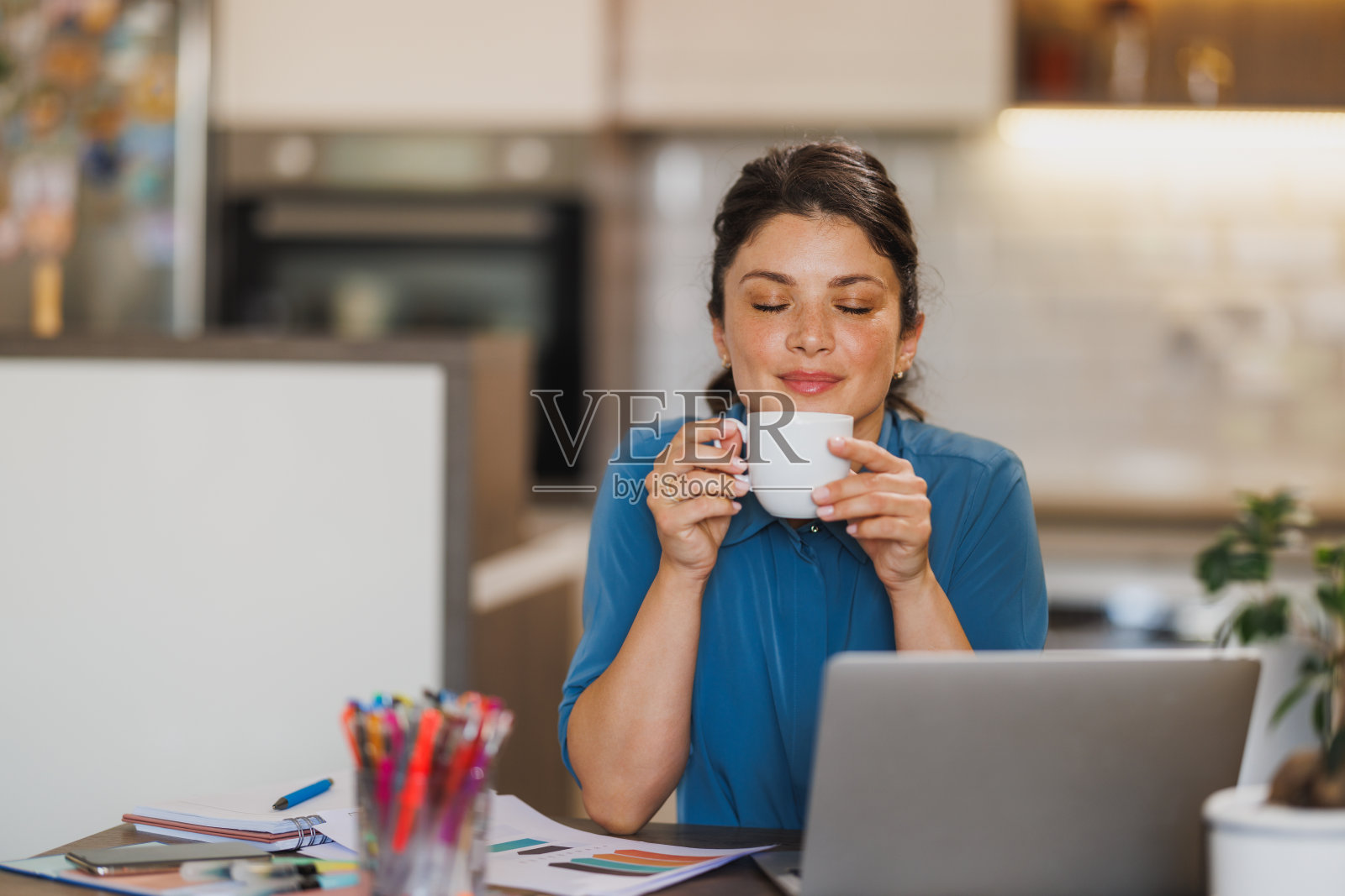 没有什么比一杯咖啡更能开启新的一天了照片摄影图片