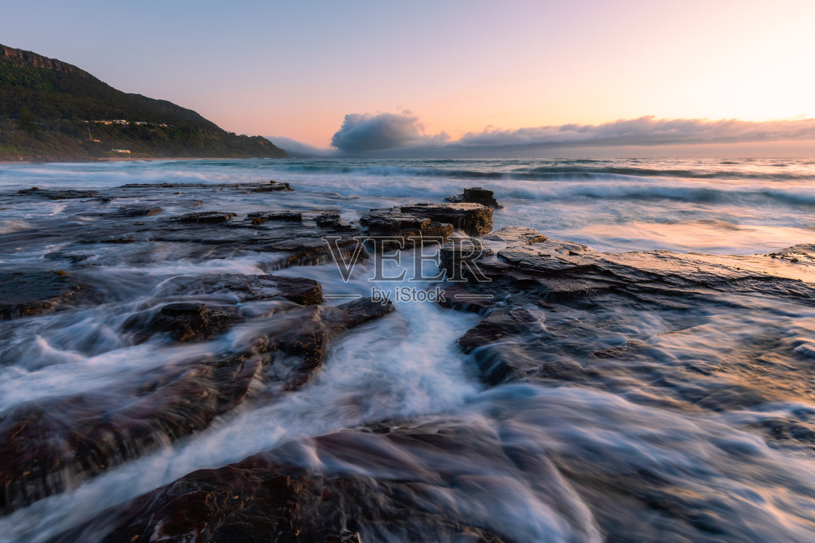 穿过岩石照片摄影图片