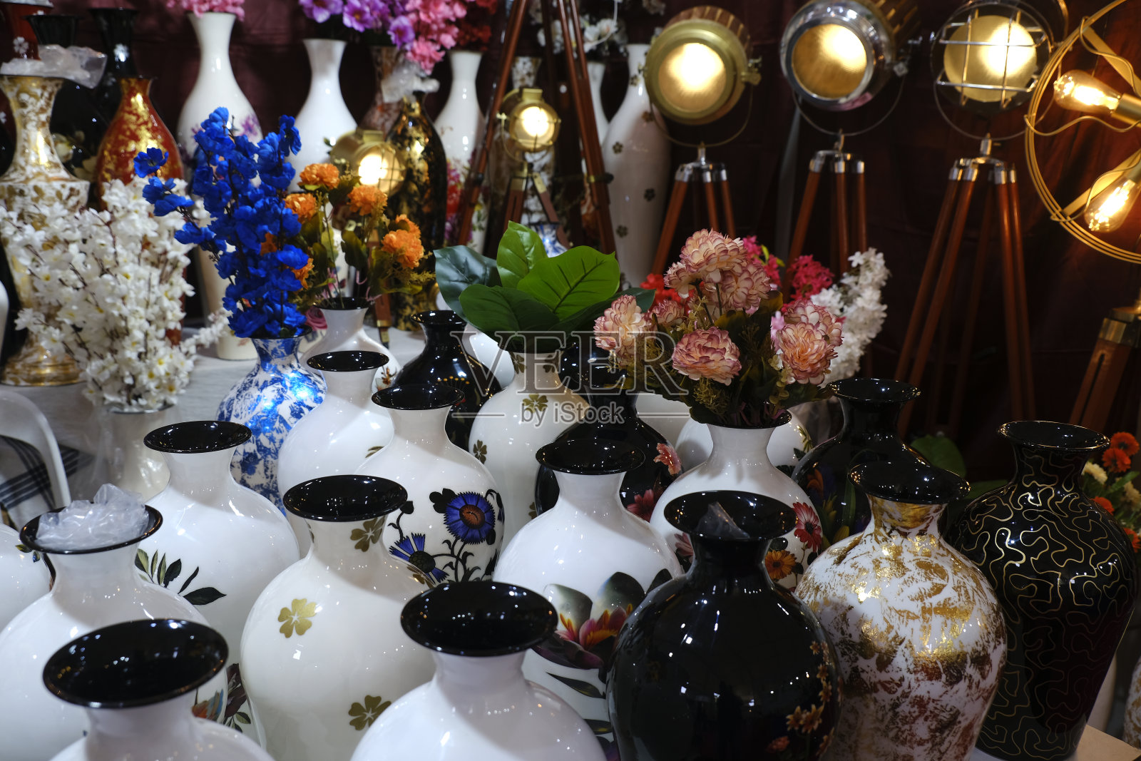 美丽的传统手工艺品，在浦那手工艺品博览会上出售。有选择性的重点。照片摄影图片