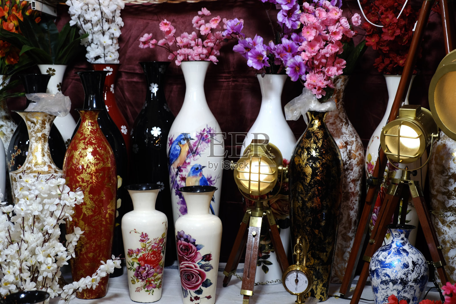 美丽的传统手工艺品，在浦那手工艺品博览会上出售。有选择性的重点。照片摄影图片