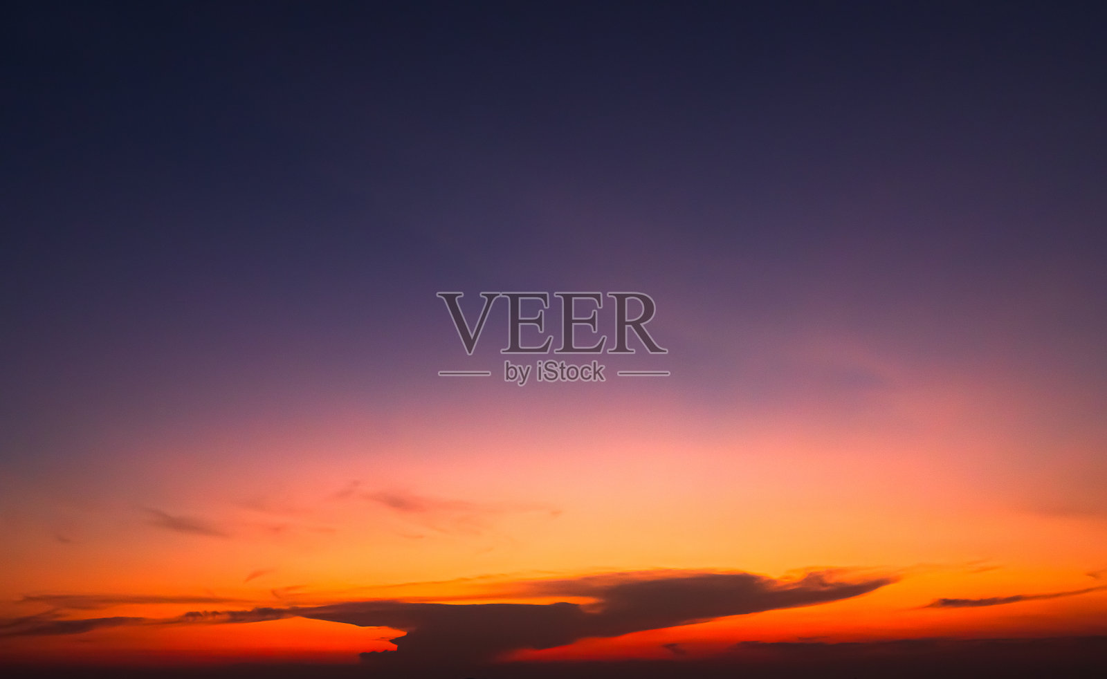 渐变叠加橙色紫色日落日出粉彩软效果背景图案抽象设计夏季自然春天光美丽春天模板模拟黄色壁纸热带色彩。照片摄影图片