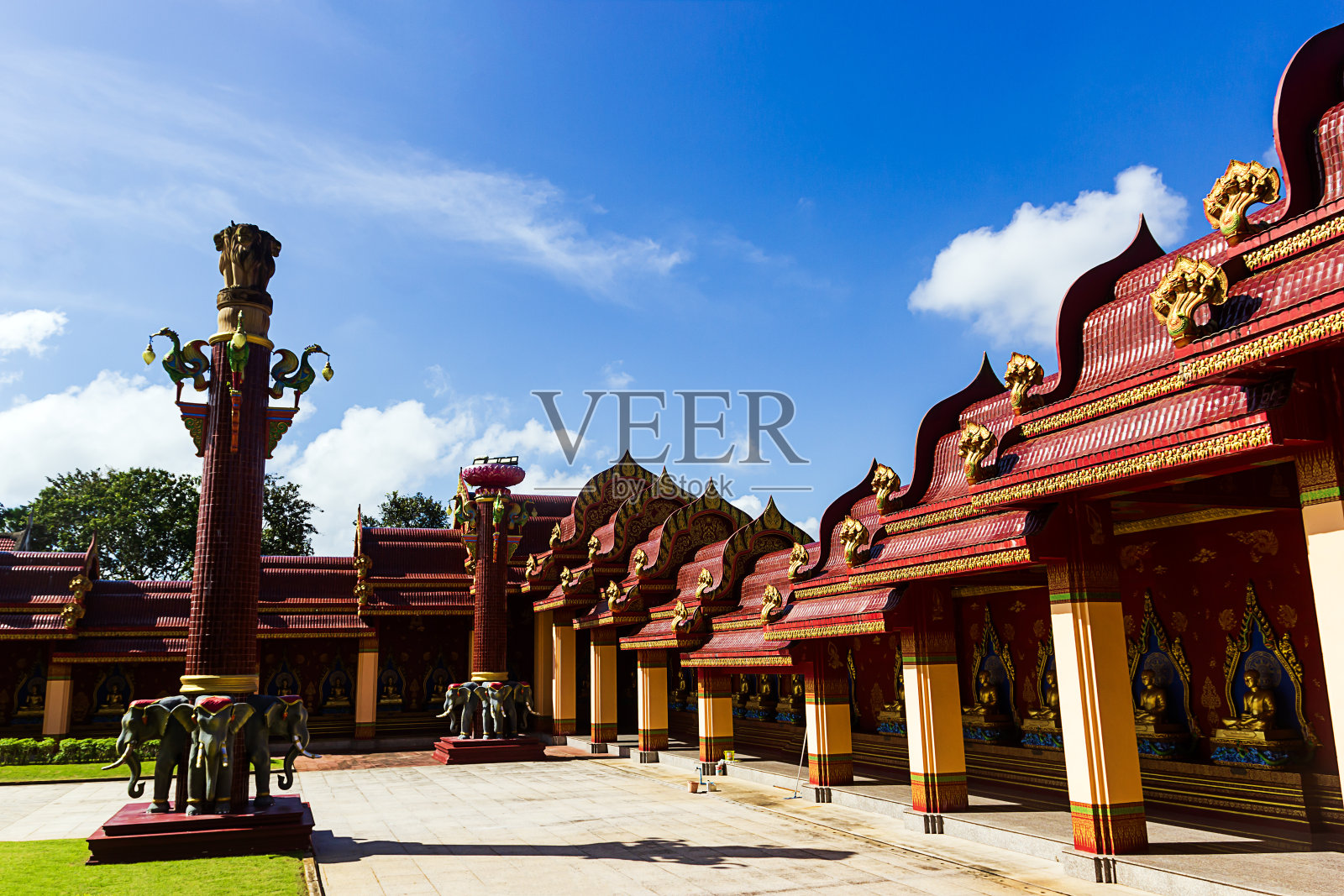 泰国的Wachiramongkol (Wat Bang Thong)有蓝色的天空照片摄影图片