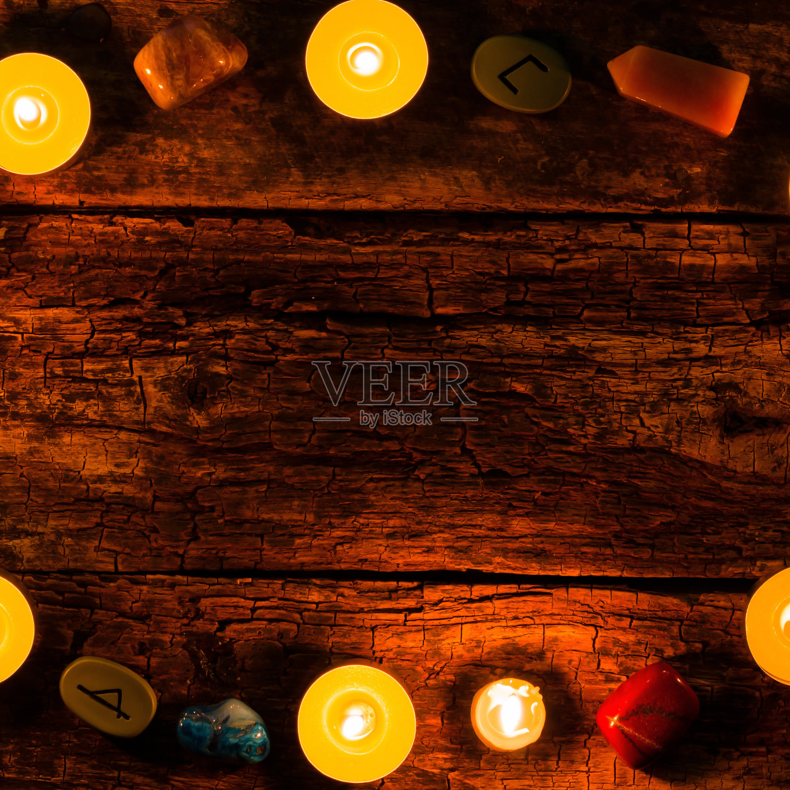 蜡烛，石头占卜和符文木制背景模型照片摄影图片