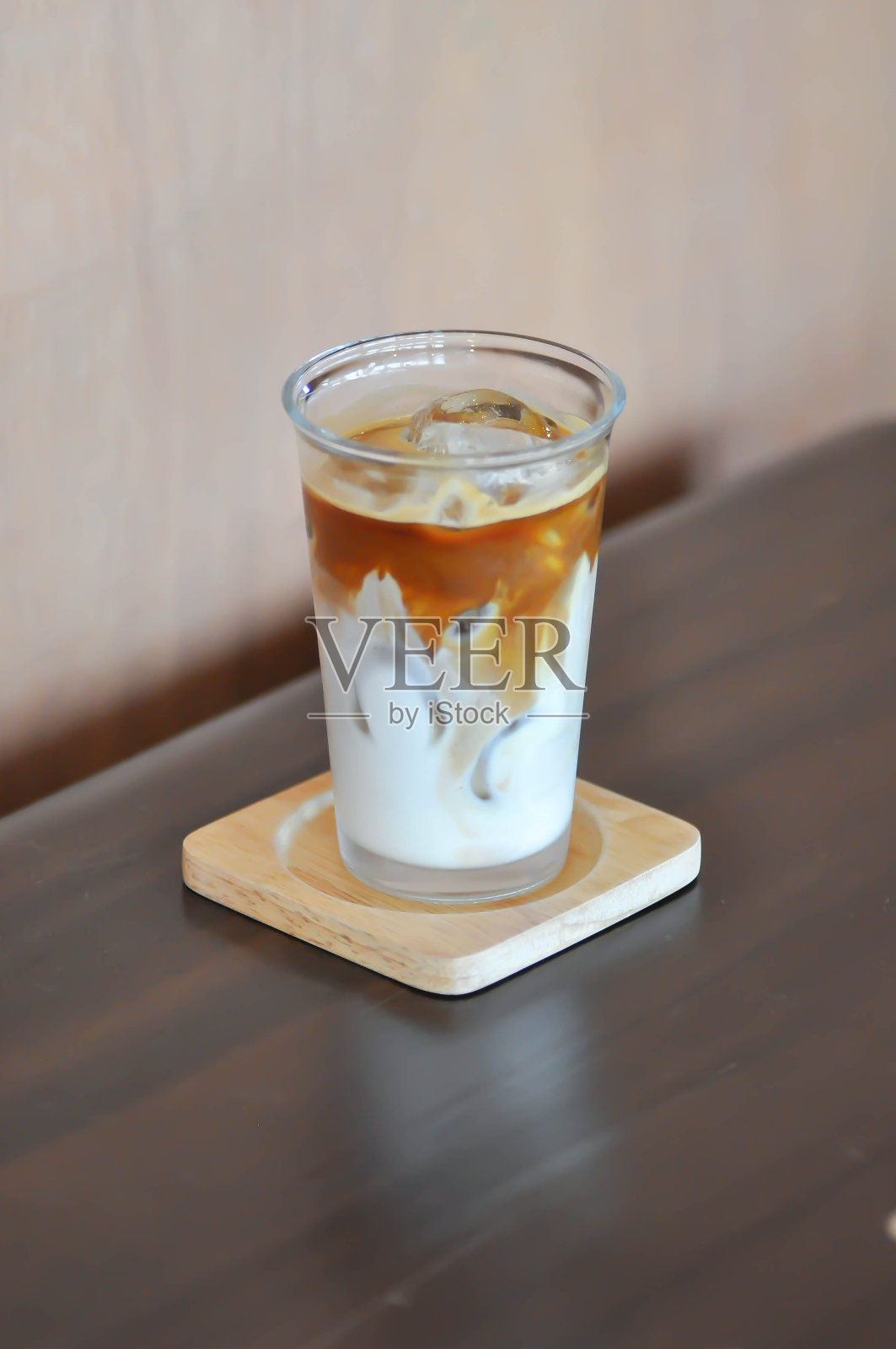 咖啡，冰咖啡或冰拿铁咖啡照片摄影图片