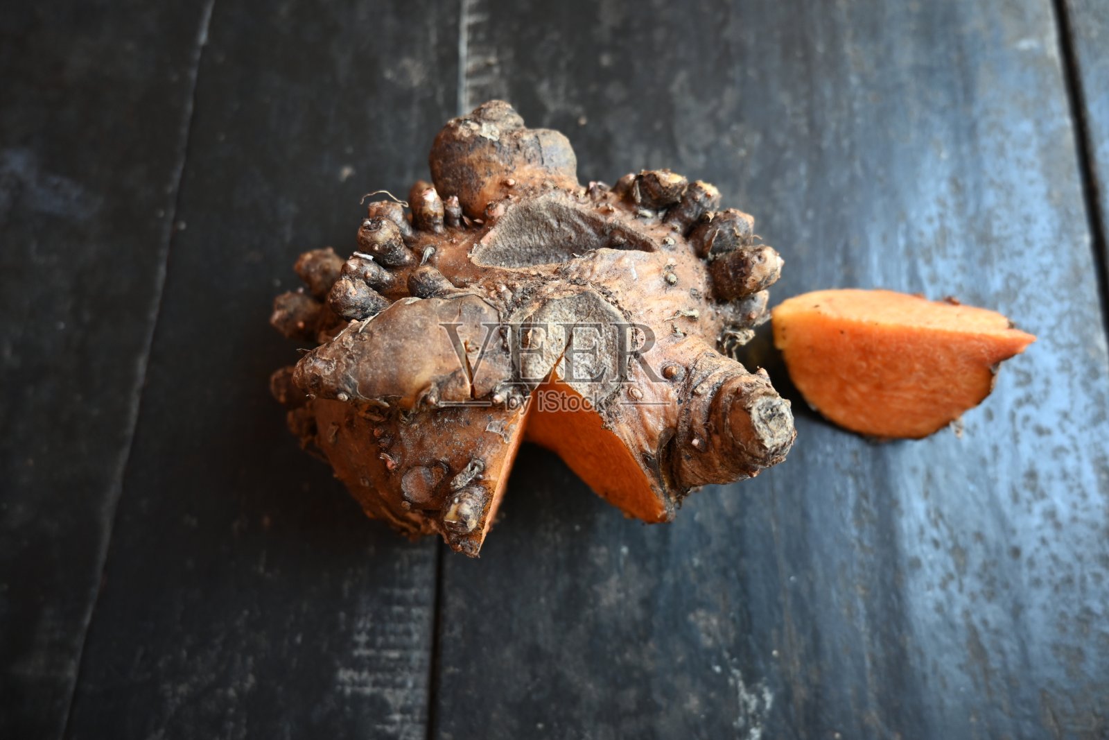 白斑巨魔芋。照片摄影图片