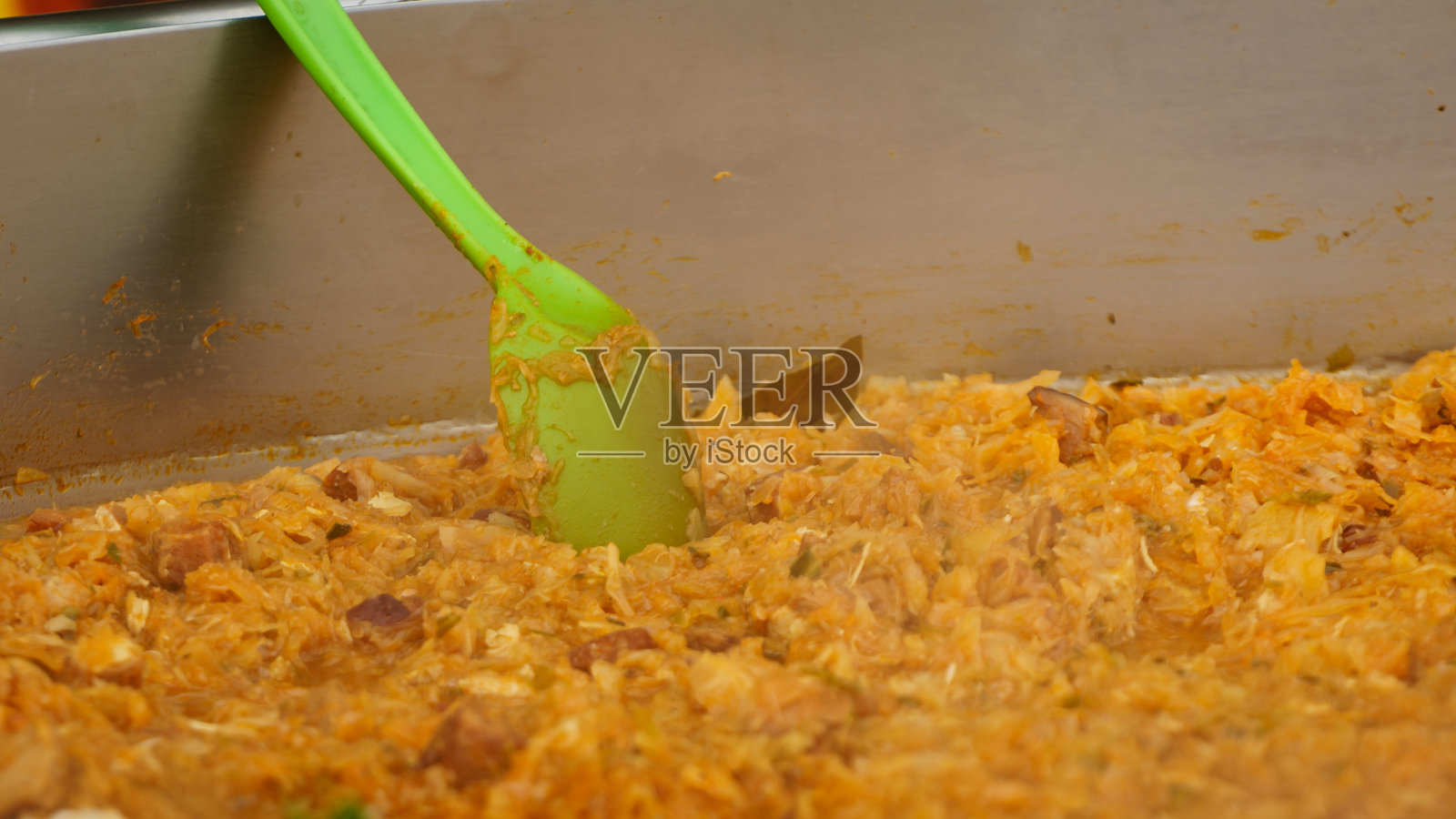 大锅煮白菜酸菜。照片摄影图片