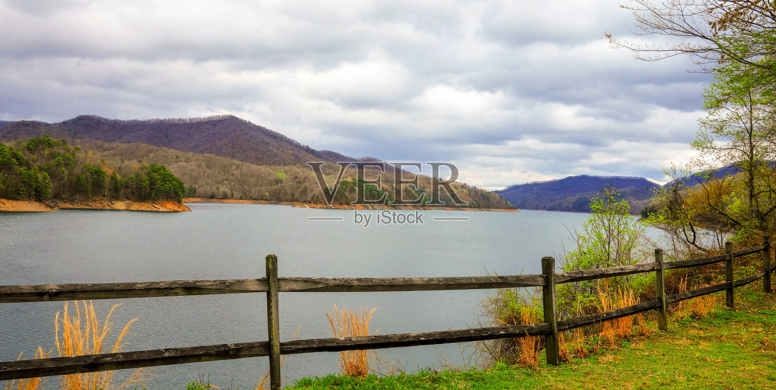 北卡罗来纳州丰塔纳的烟山照片摄影图片