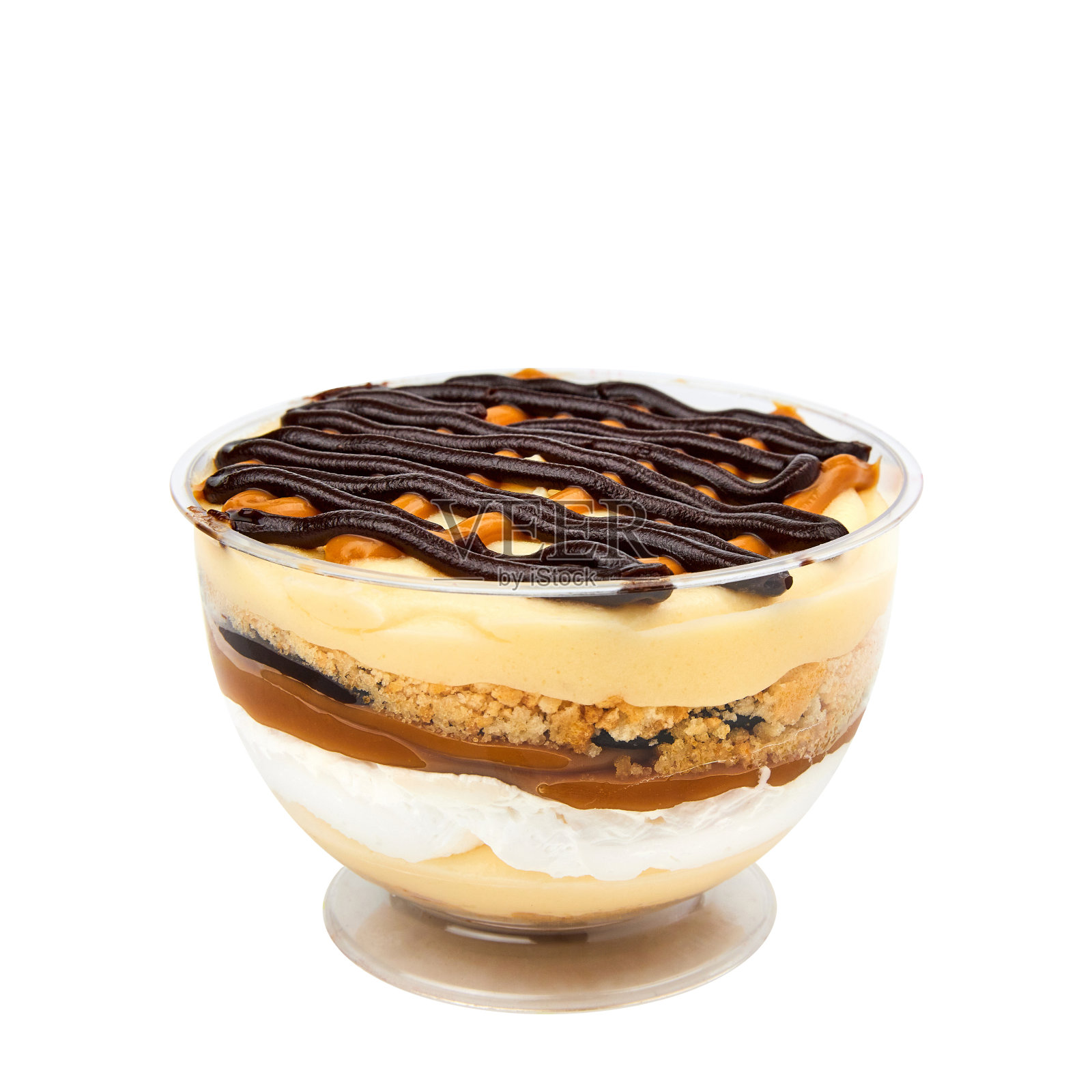 分层的香蕉甜点由脆脆的饼干、蛋奶冻、香蕉、咸焦糖、巧克力和鲜奶油制成照片摄影图片