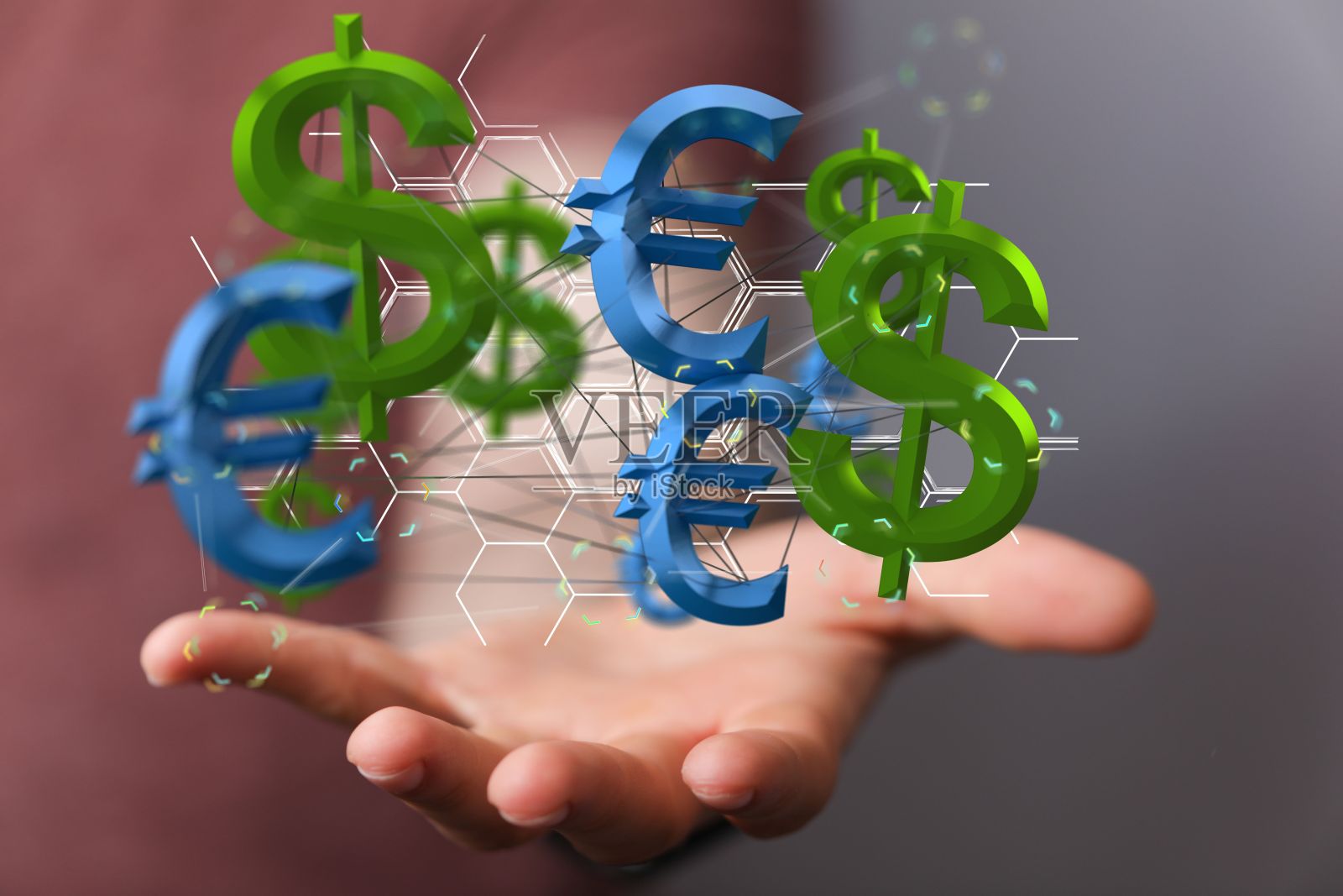 手持绿色美元标志和蓝色欧元标志照片摄影图片