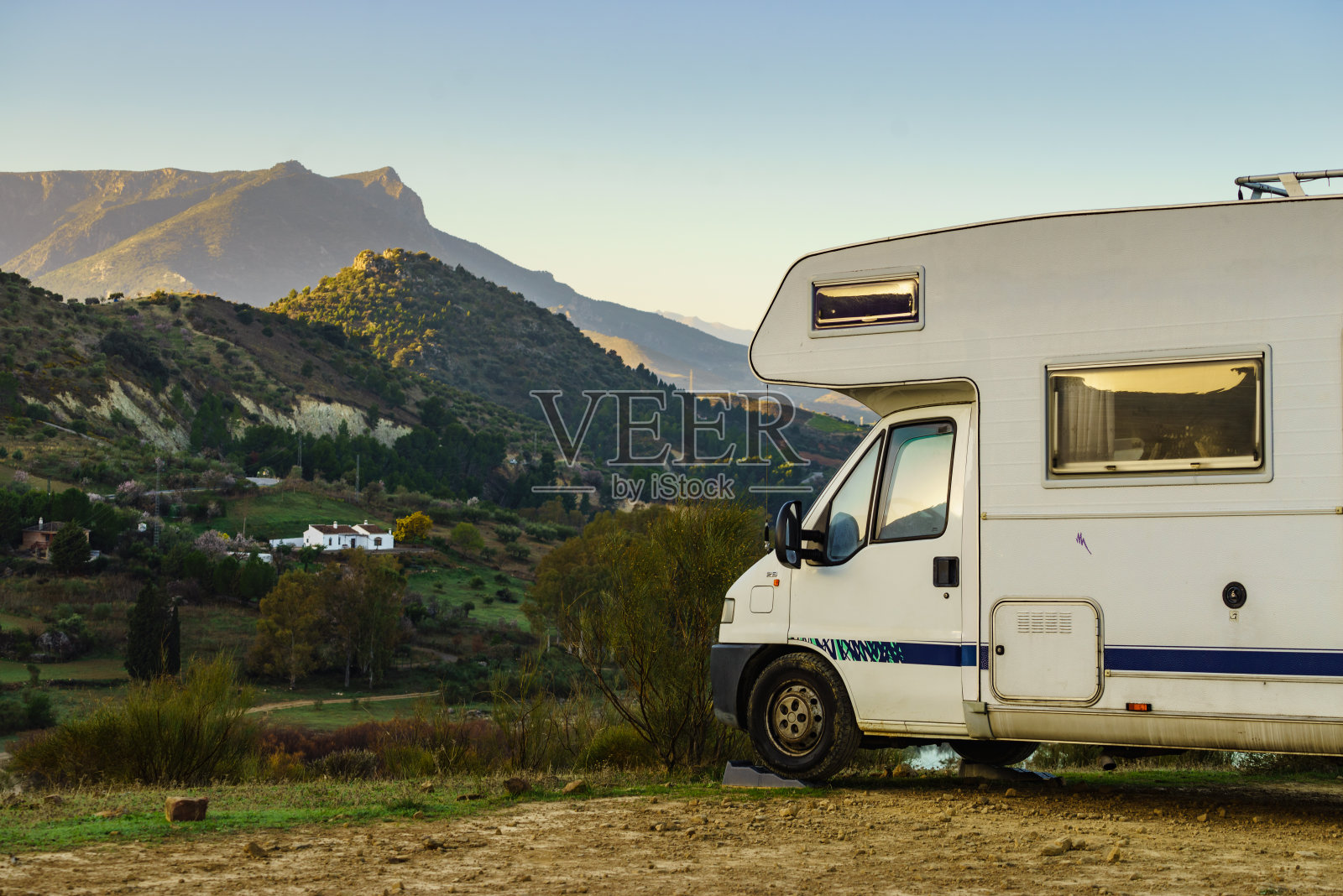 西班牙安达卢西亚的瓜达尔霍斯，大自然的商队照片摄影图片