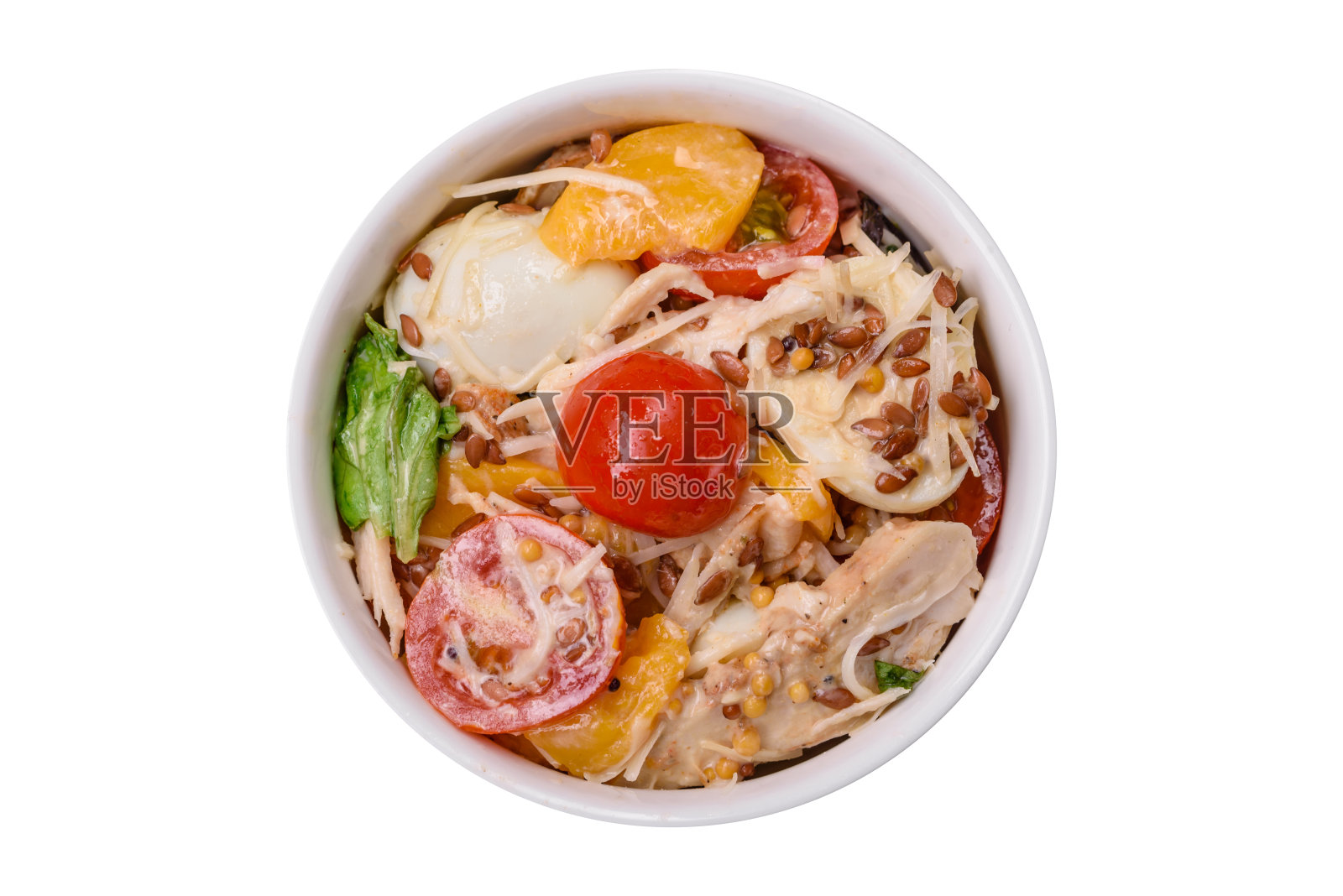 新鲜美味的鸡肉沙拉，鹌鹑蛋，圣女果，生菜照片摄影图片