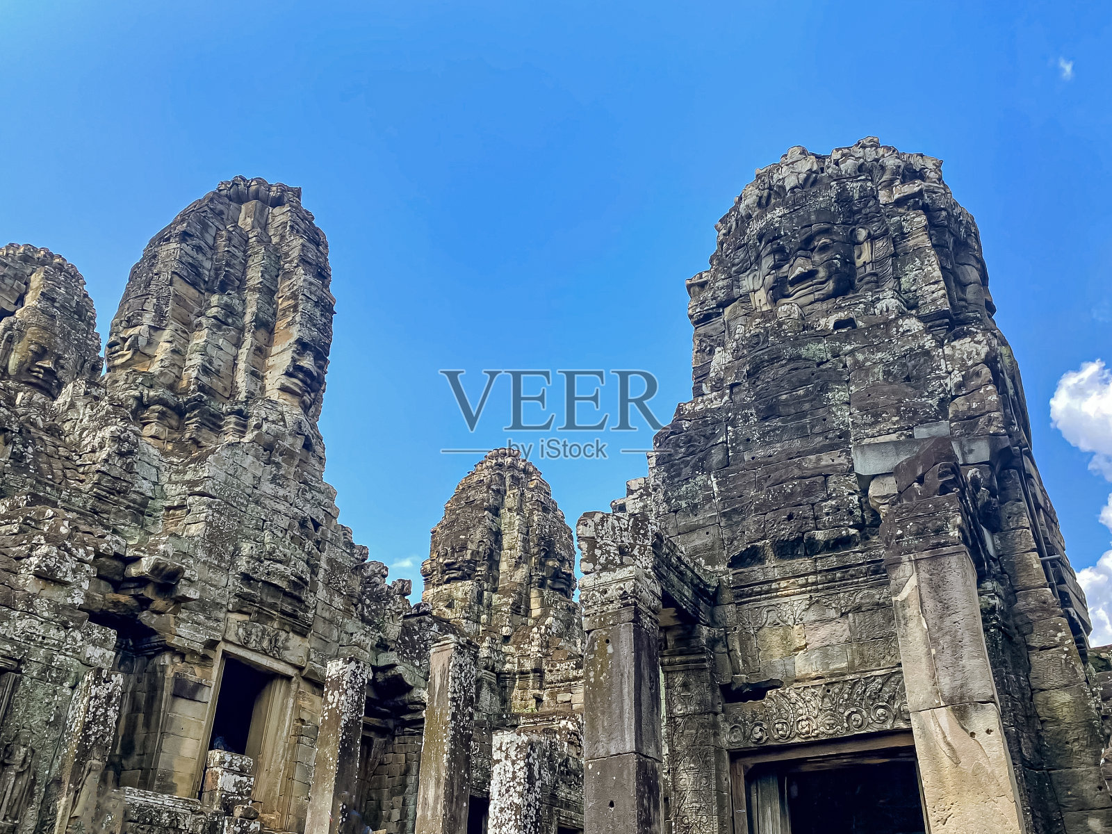 这座三层的巴戎寺是高棉文明的寺庙，位于柬埔寨吴哥的领土上照片摄影图片