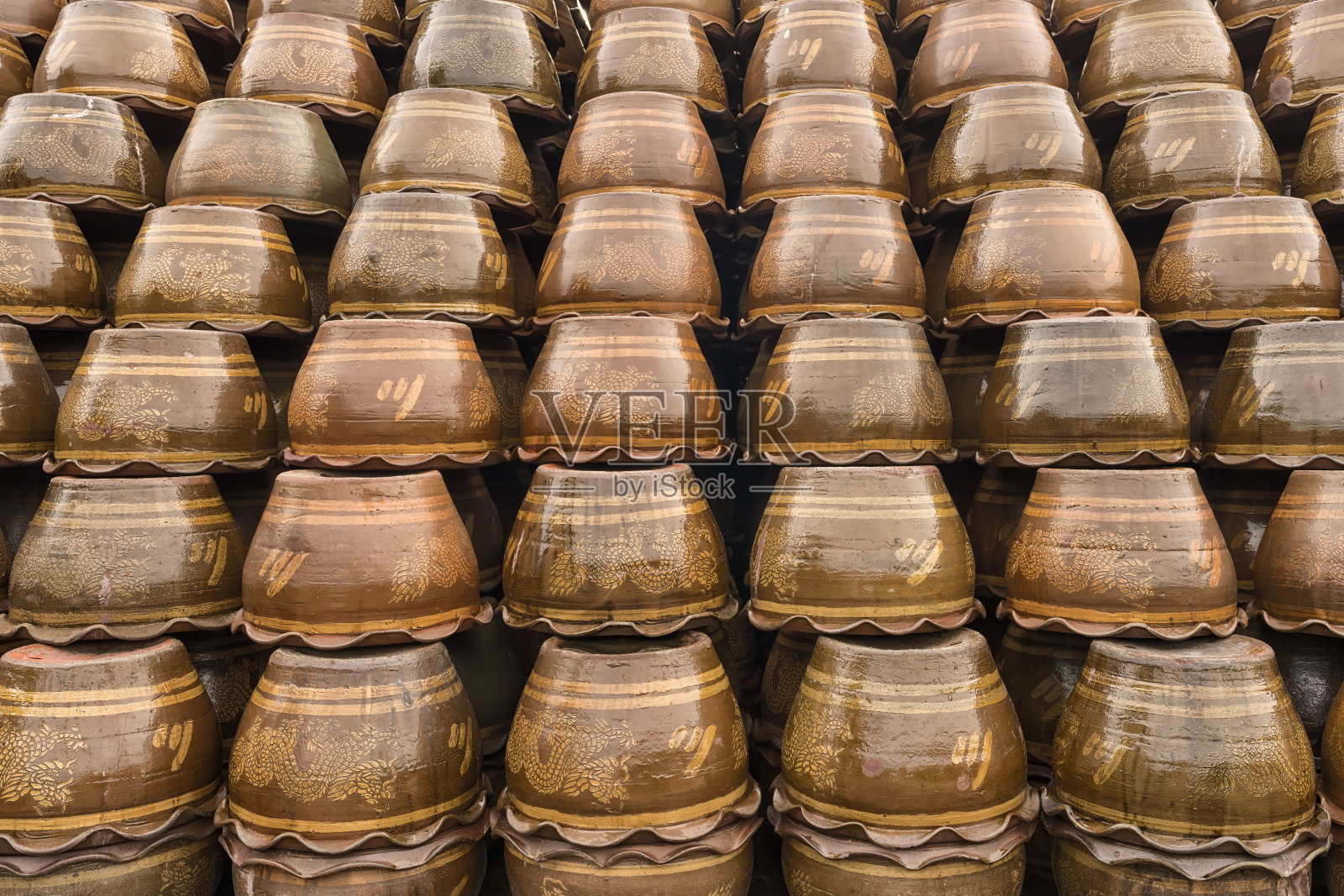 泰国Ratchaburi工厂的泰式龙罐成品库存照片摄影图片