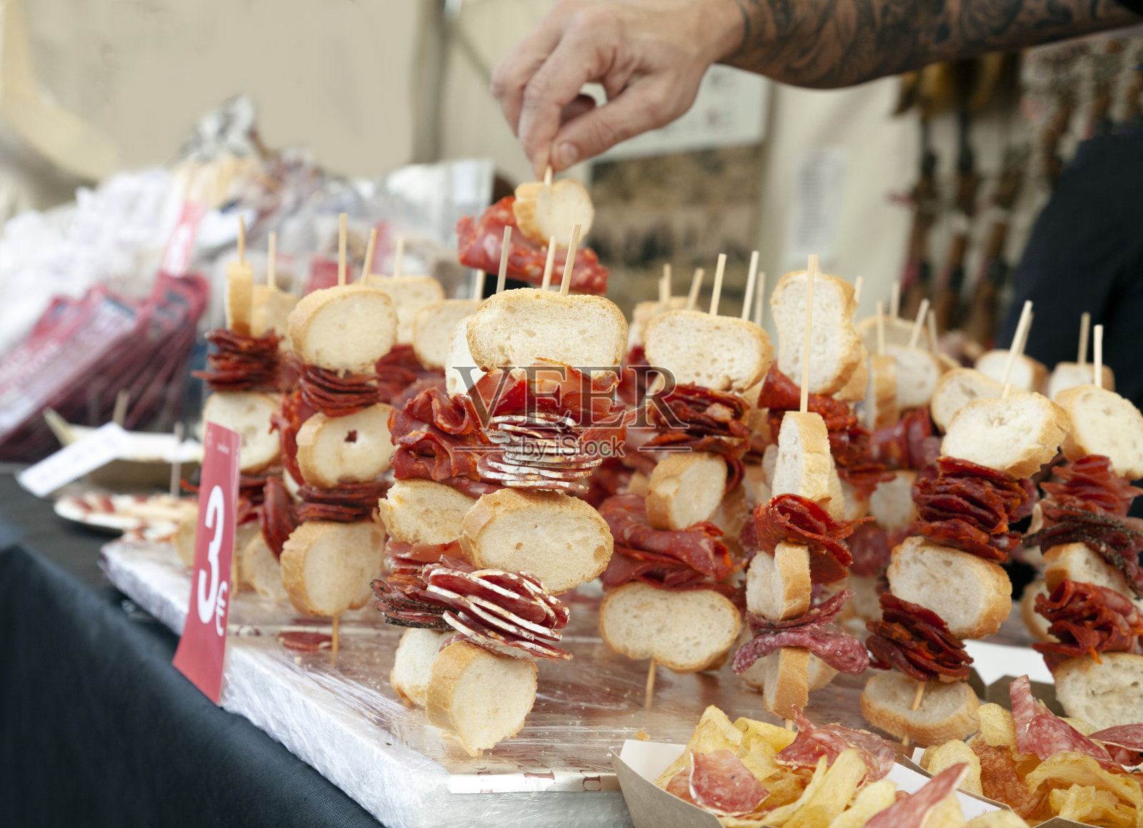 面包串和伊比利亚肉照片摄影图片