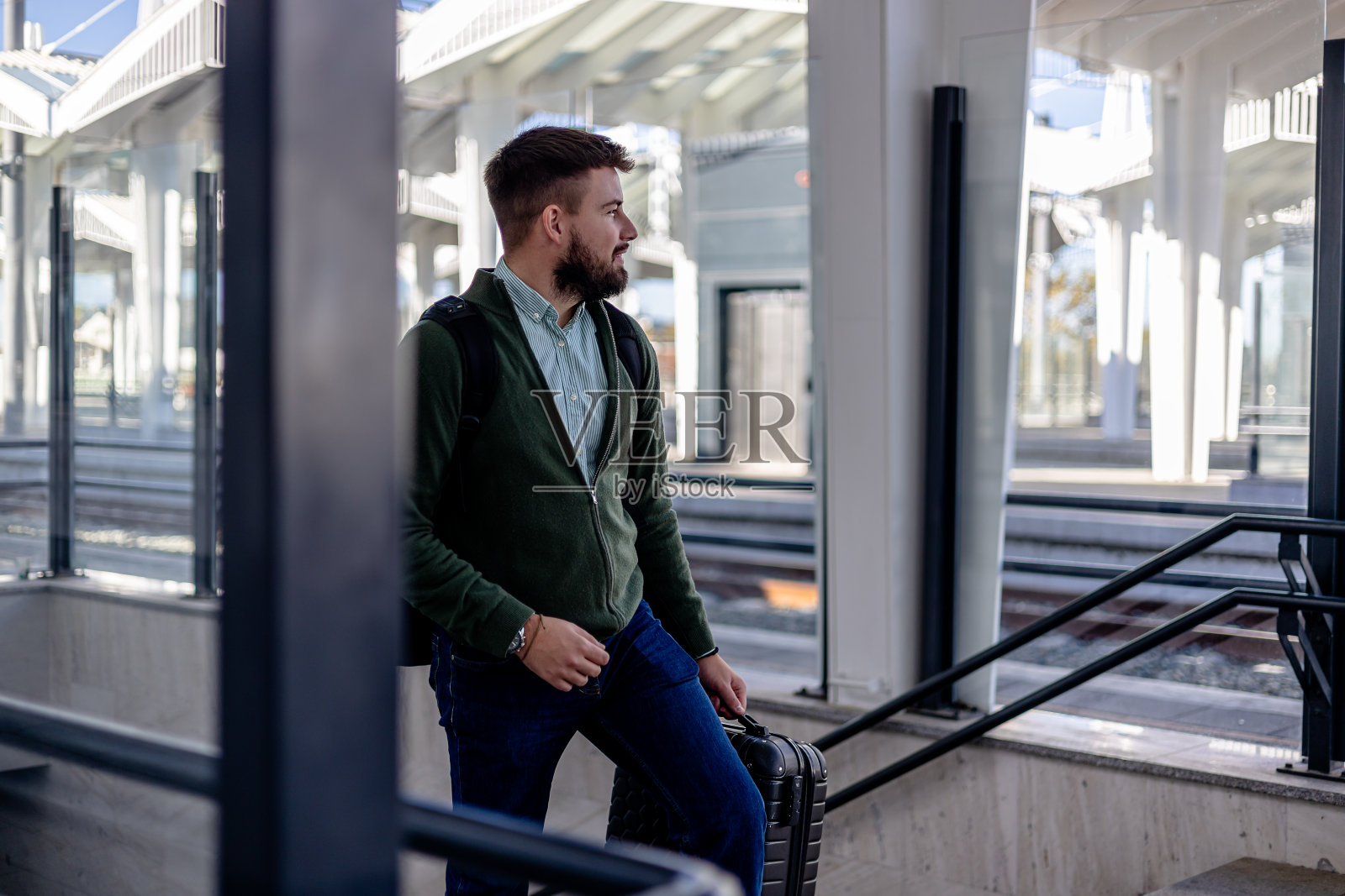 踏上新的旅程照片摄影图片