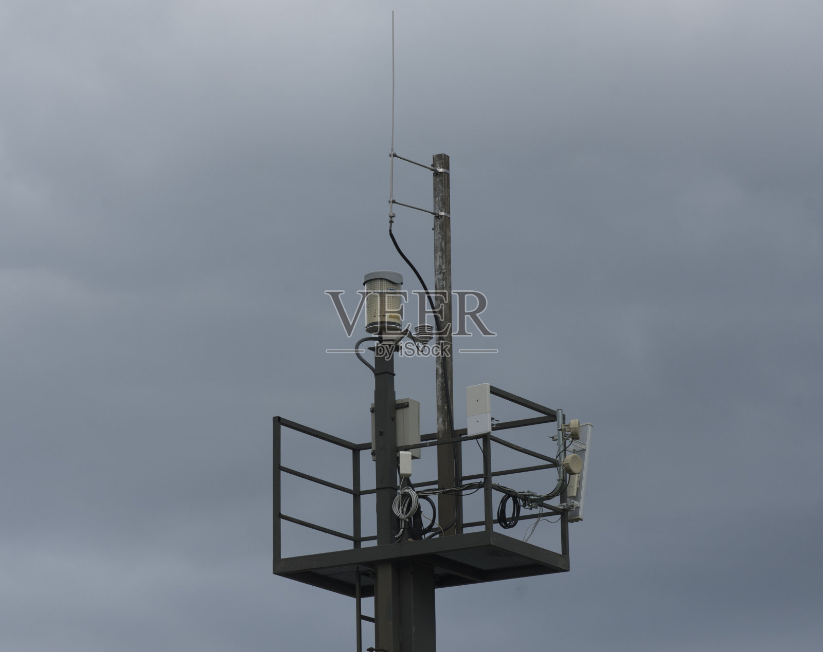 传送无线电波的天线或天线照片摄影图片