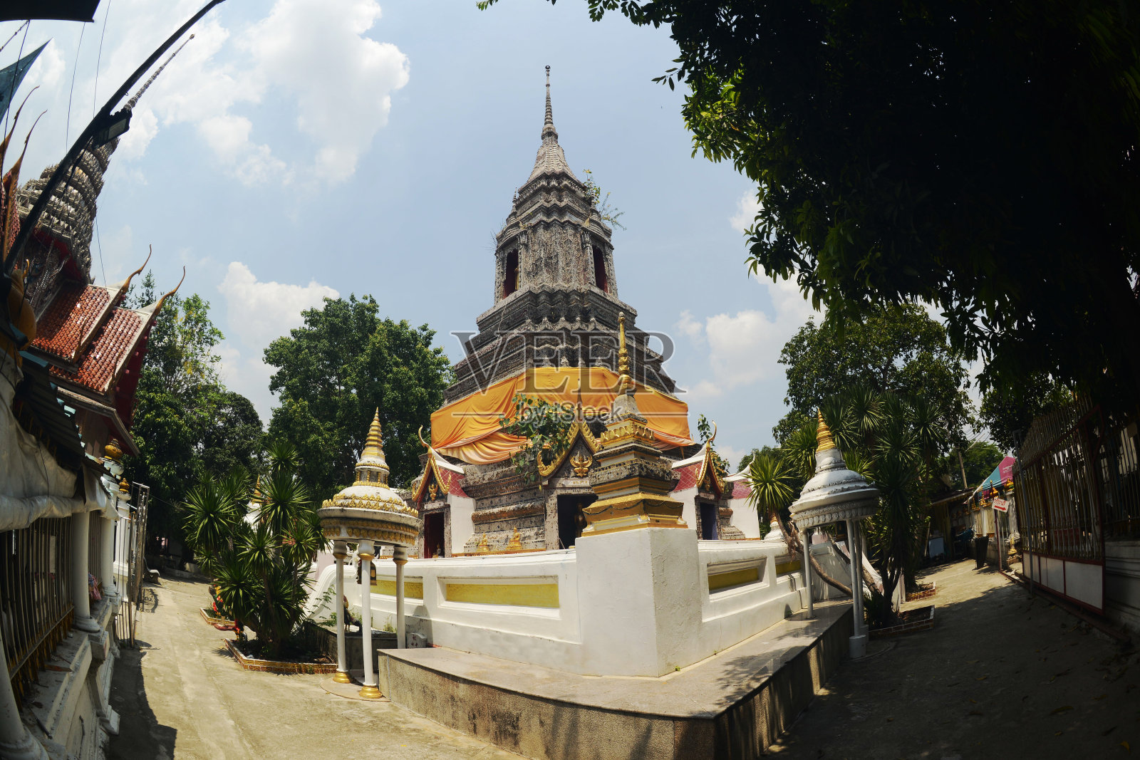 吴邦糯哥的大型户外宝塔受到全国人民的尊敬。照片摄影图片