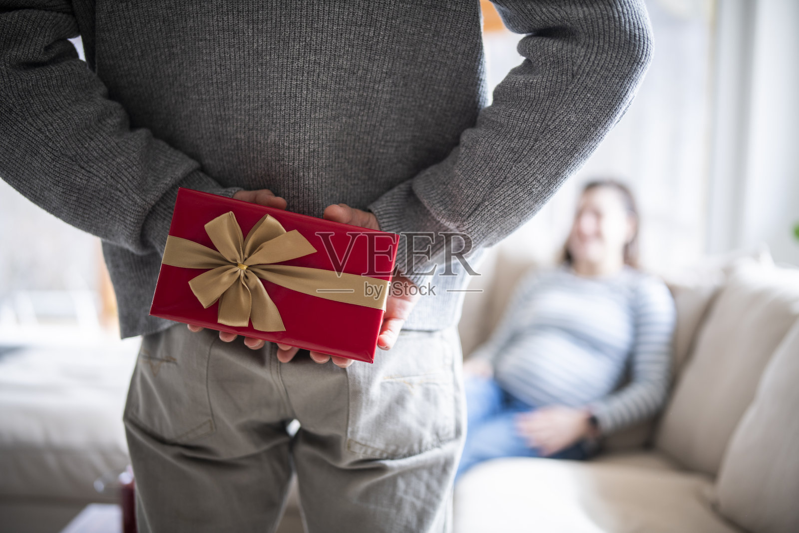 我有一个惊喜给你!照片摄影图片
